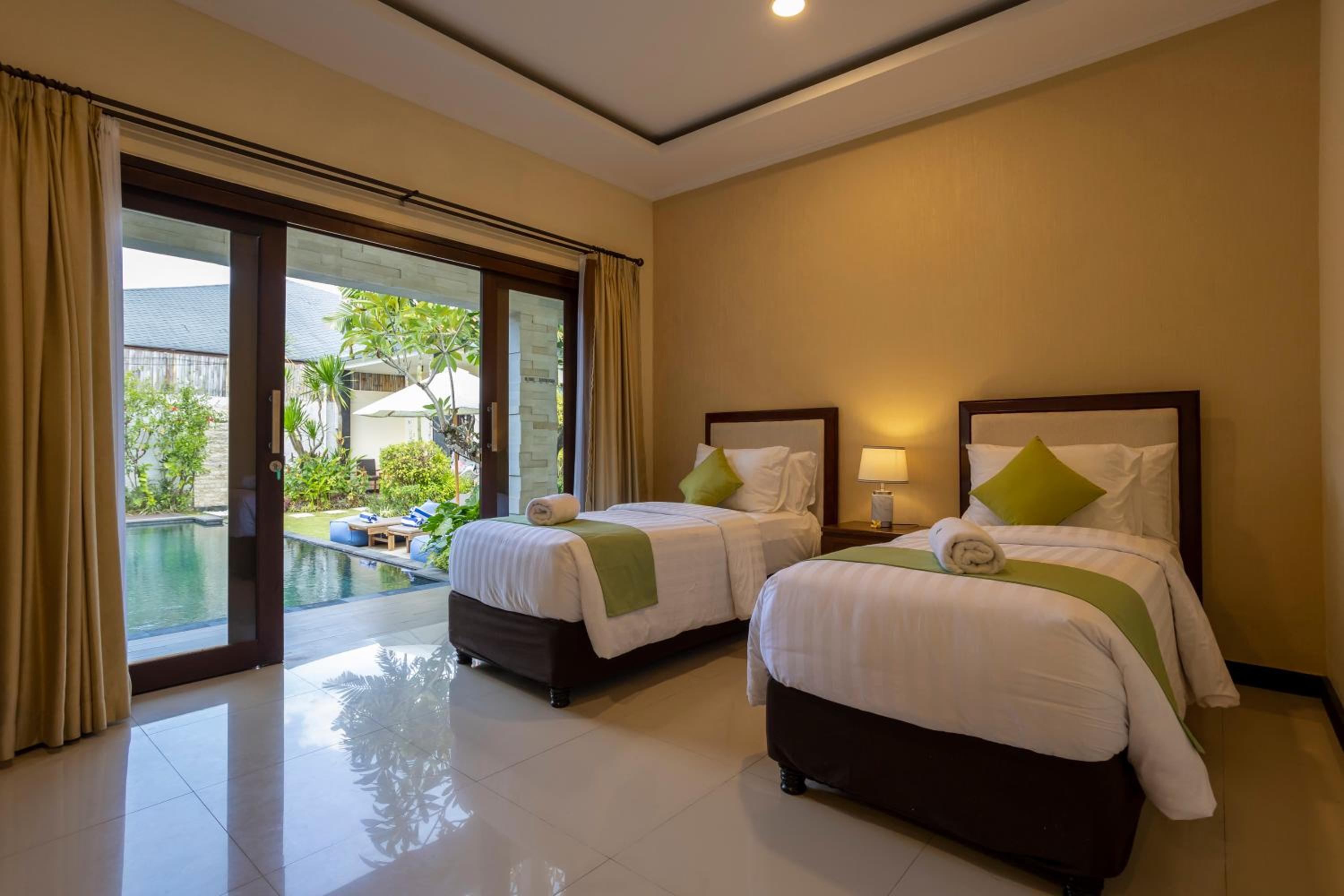 Three-Bedroom Villa - Photo 3
