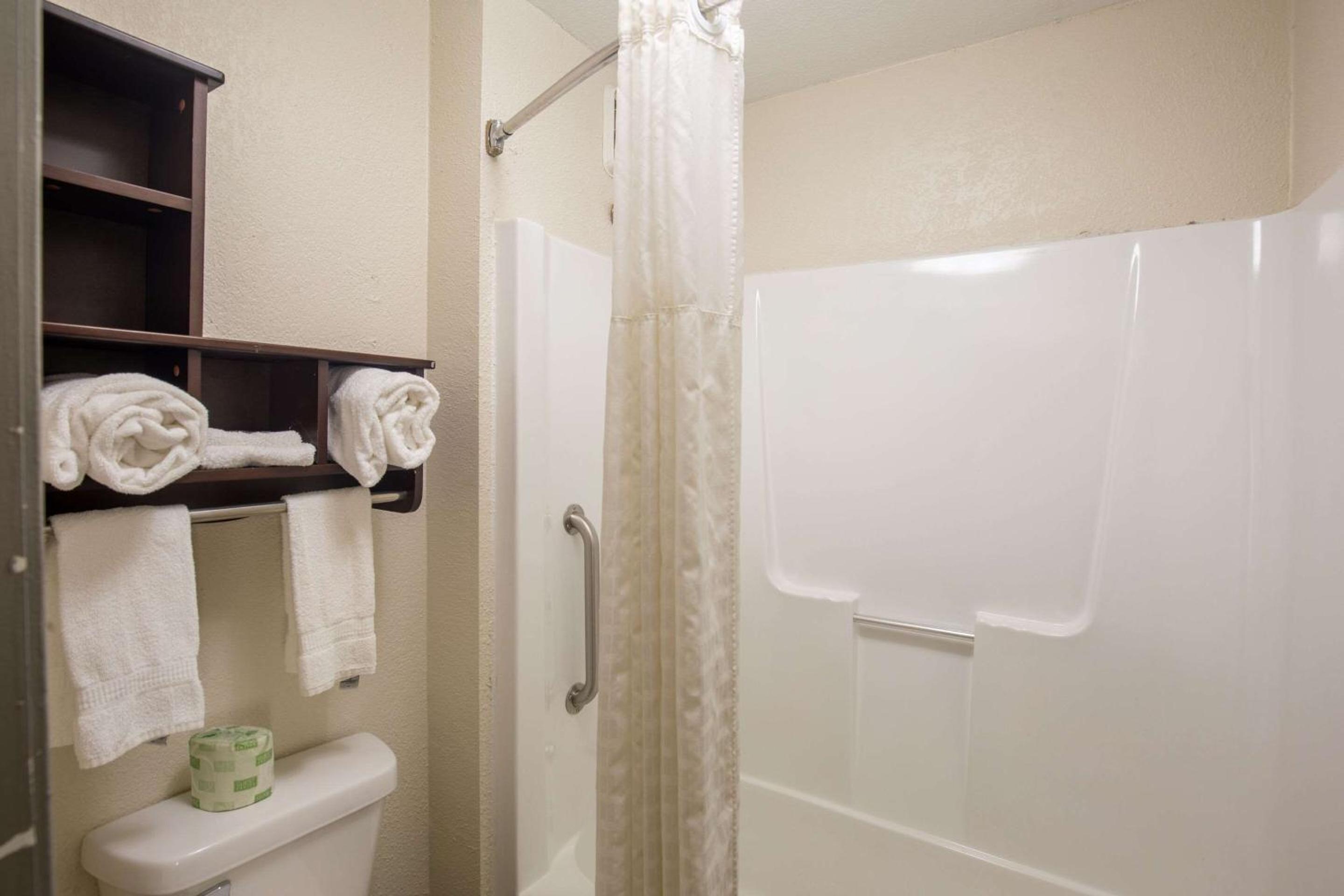 King Room - Disability Access/Non-Smoking - Photo 4