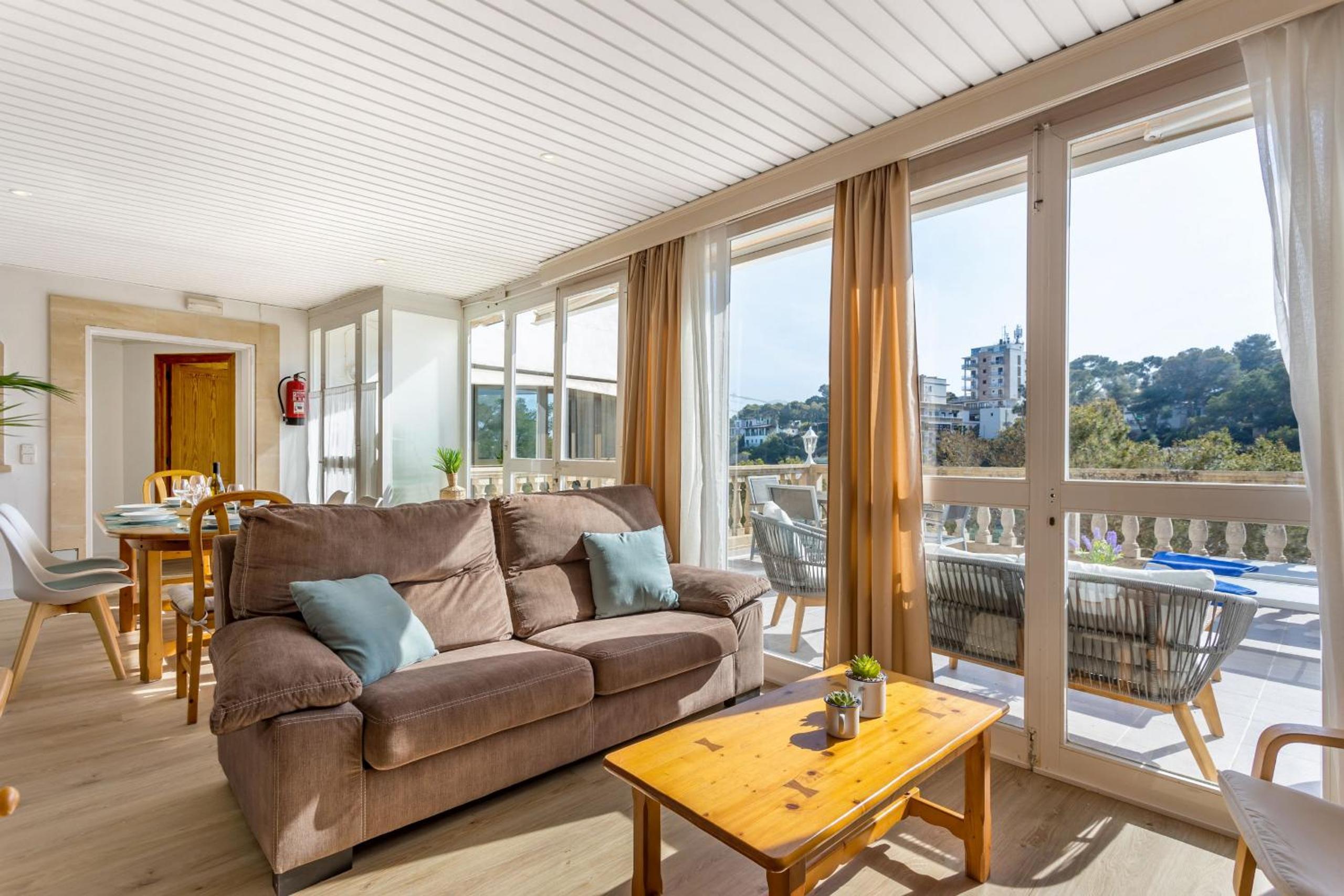 Apartment with Terrace thumbnail 6