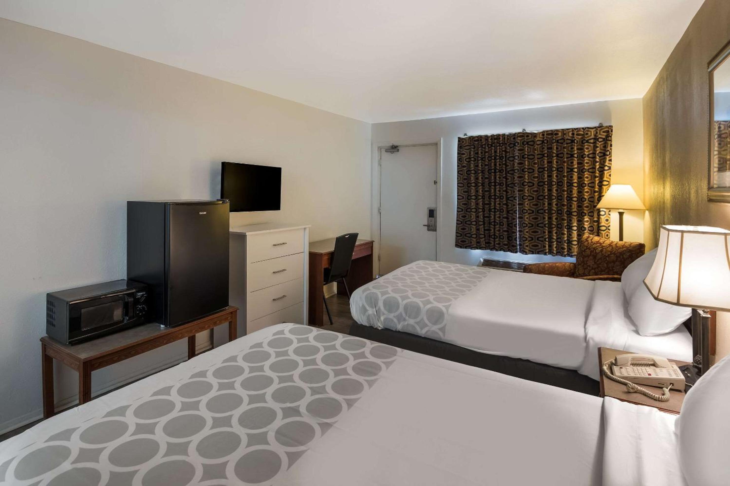 Double Room with Two Double Beds - Non-Smoking - Photo 15