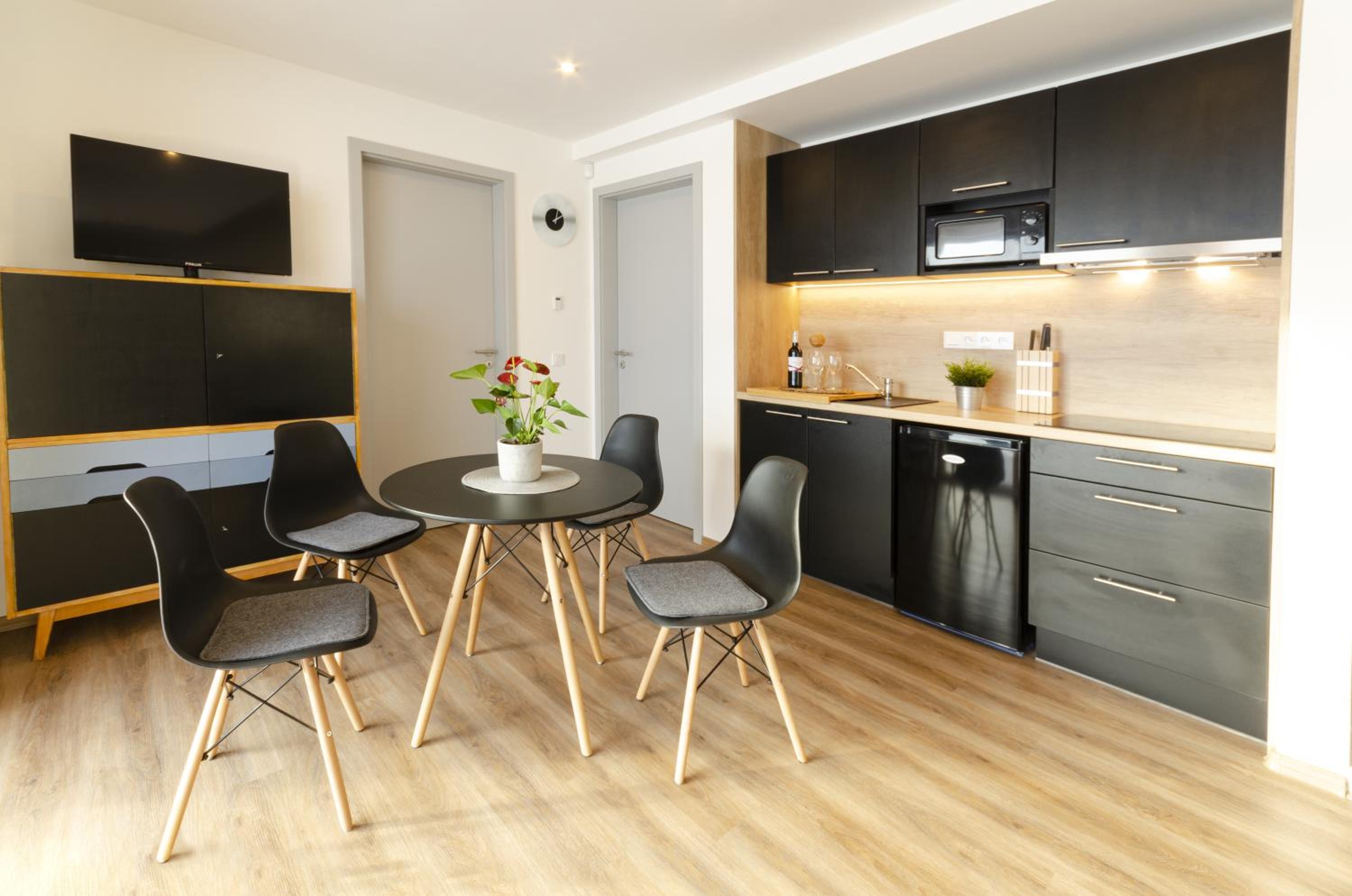 Two-Bedroom Apartment with View photo 3