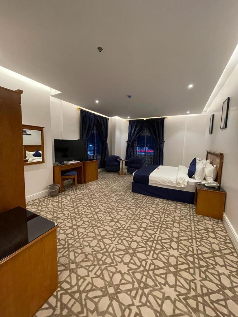 Deluxe Family Room