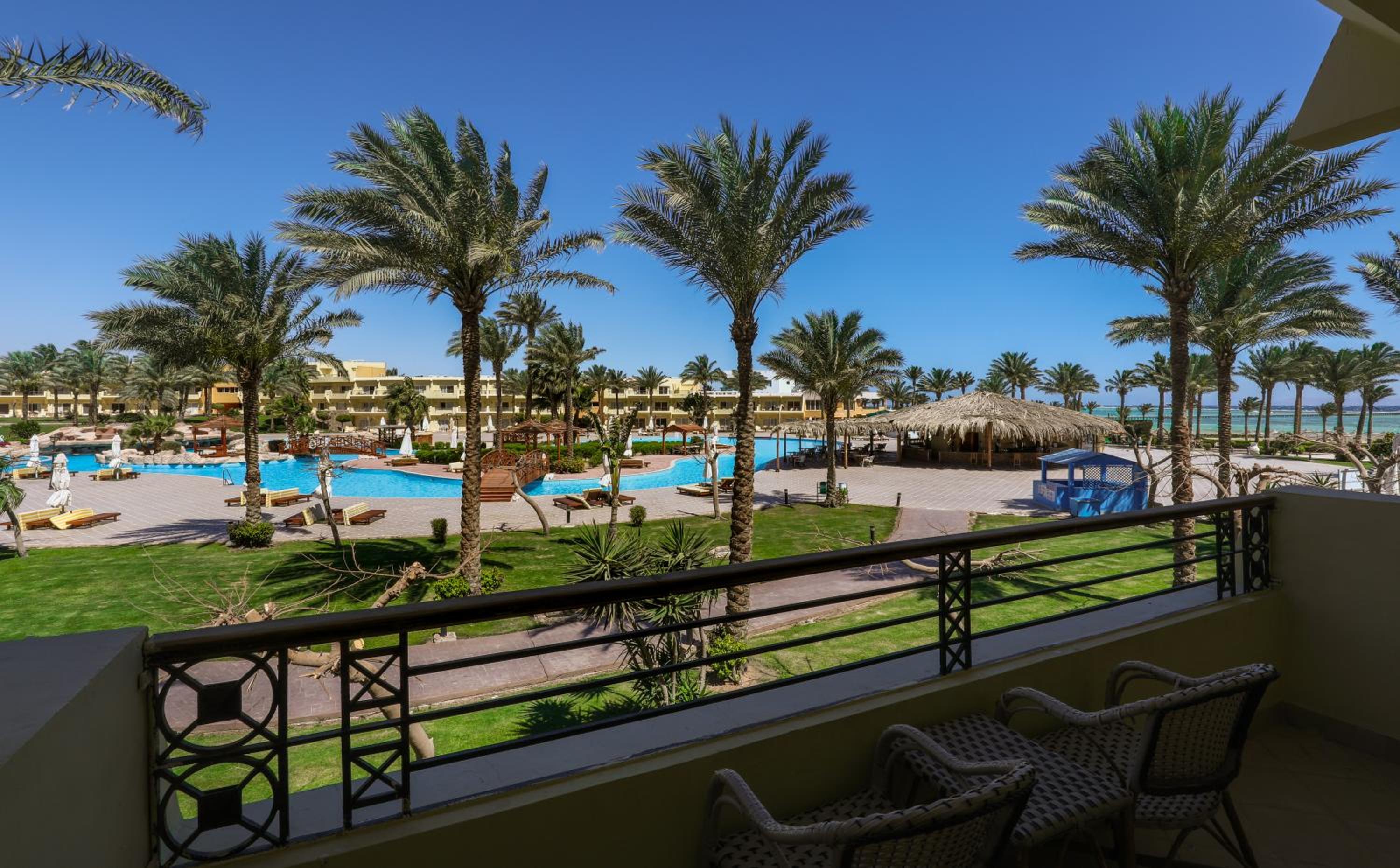 Superior Double or Twin Room with Pool View photo 2