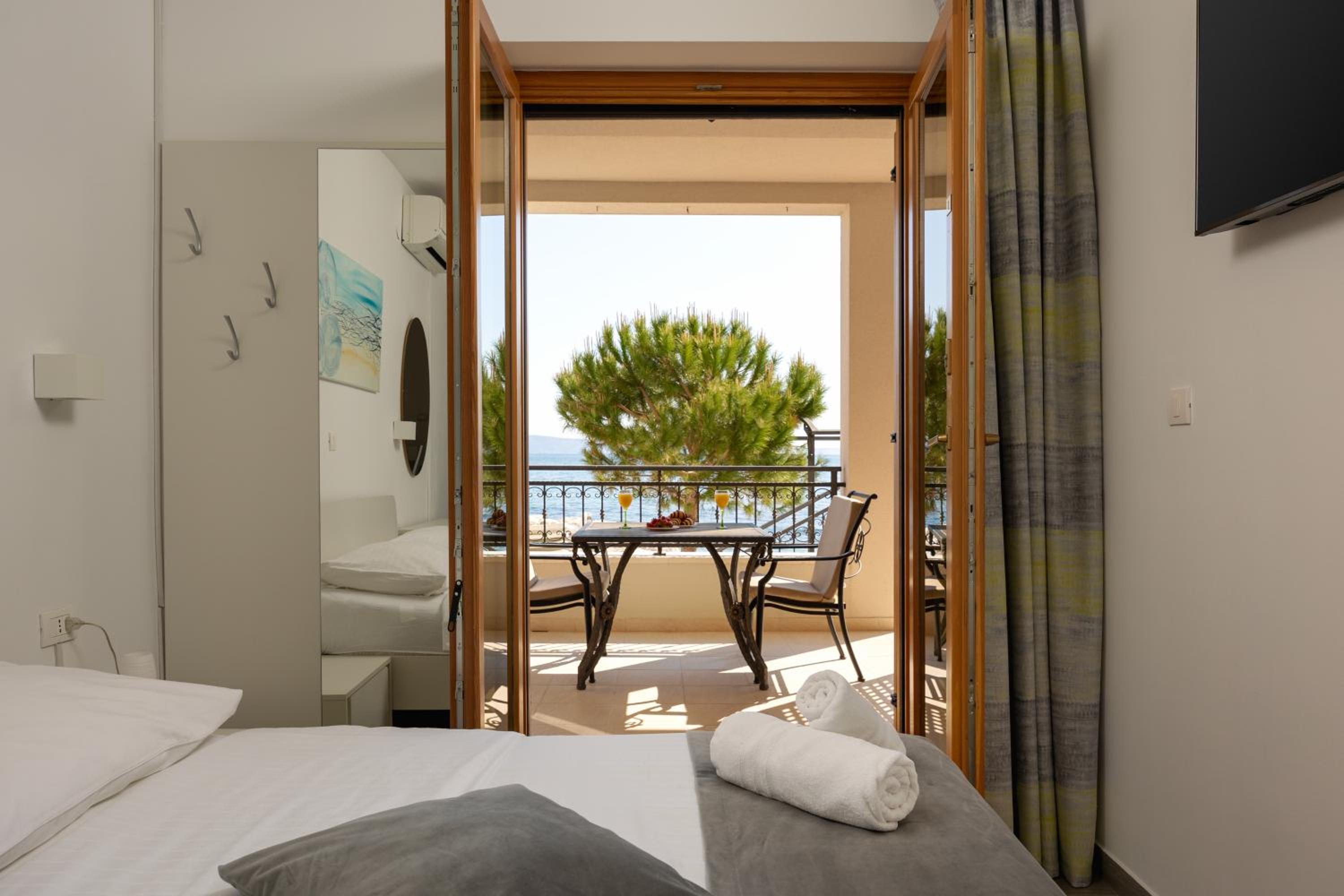 Studio Apartment with Sea View photo 3