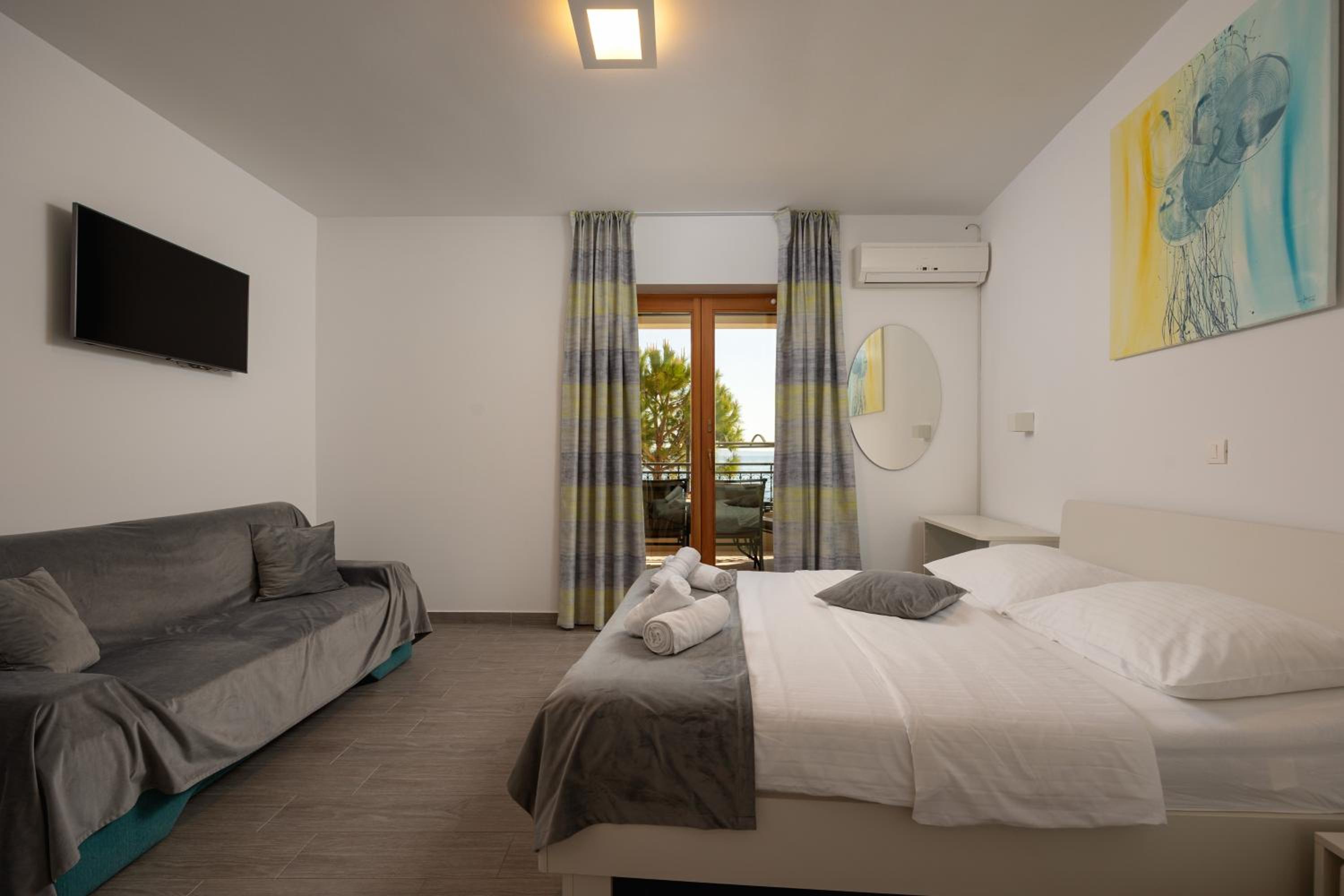 Studio with Sofa Bed, Terrace and Sea View photo 1