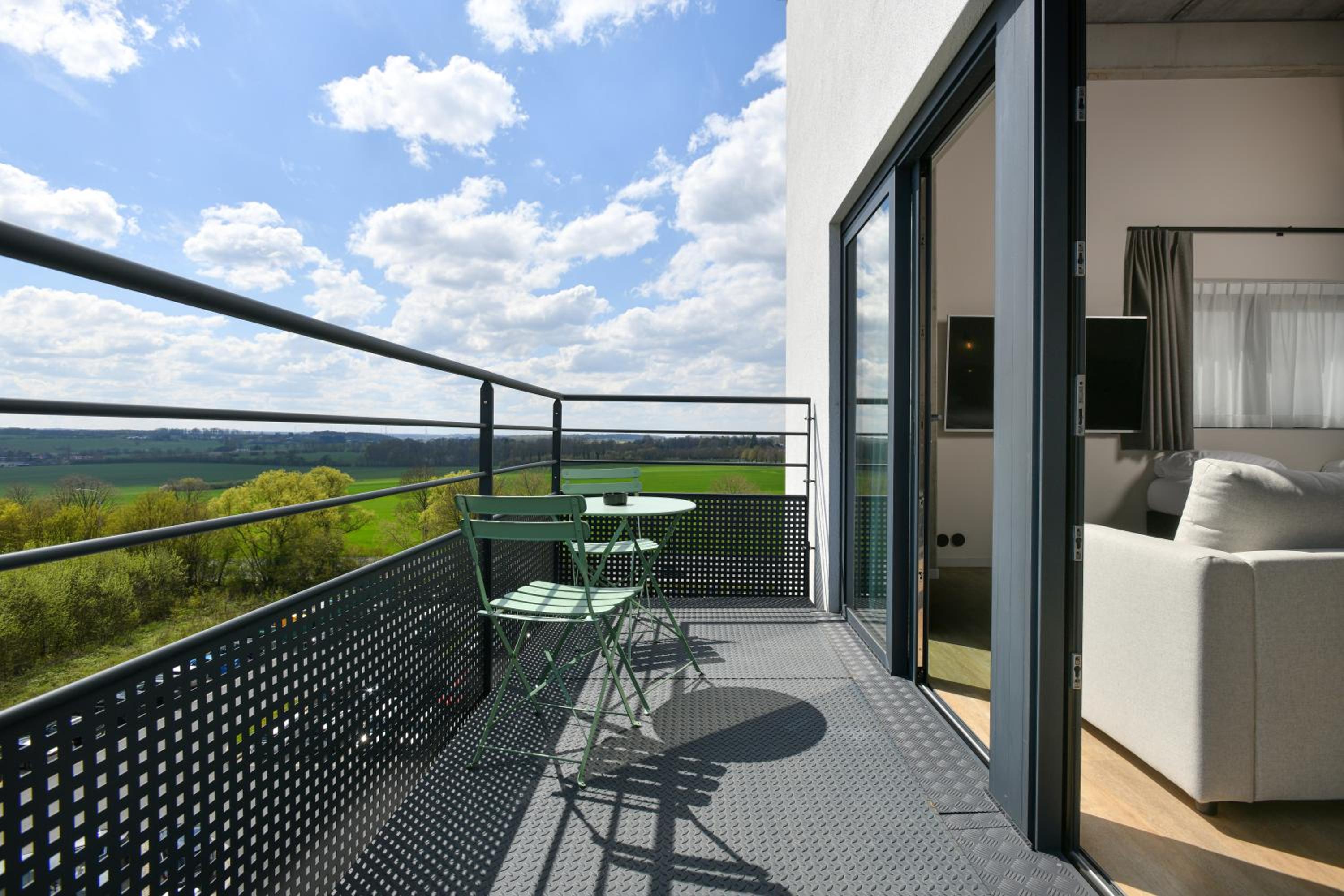 Apartment with Balcony - Photo 7