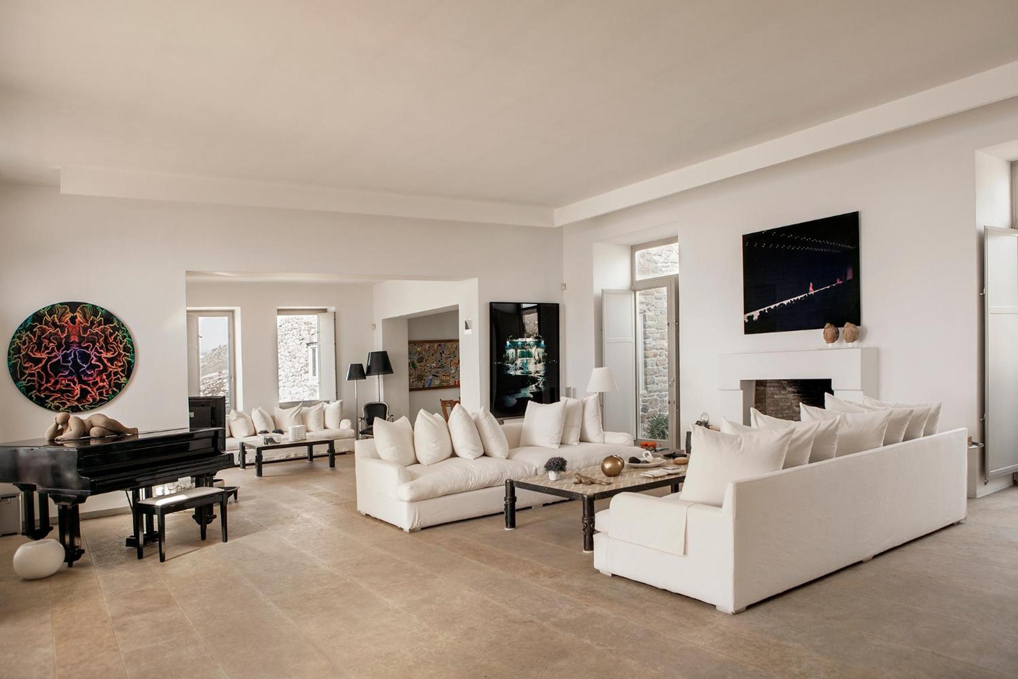 Villa photo 2