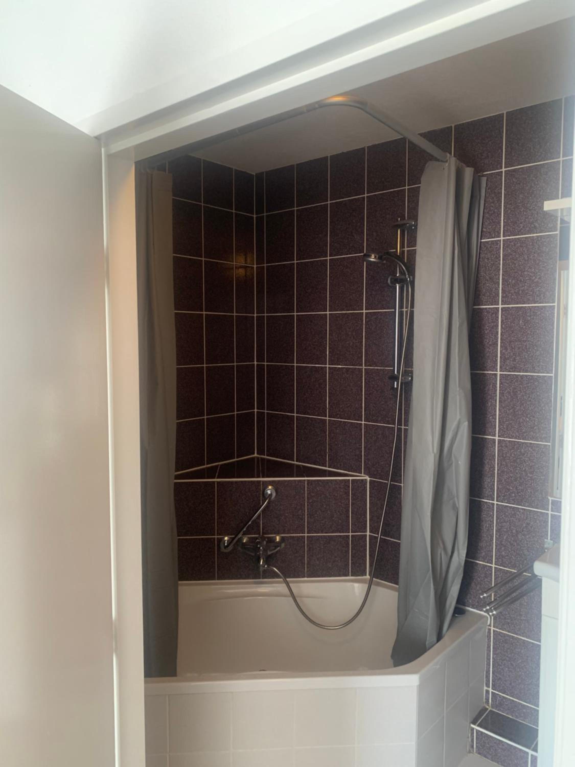 Budget Twin Room - Photo 2