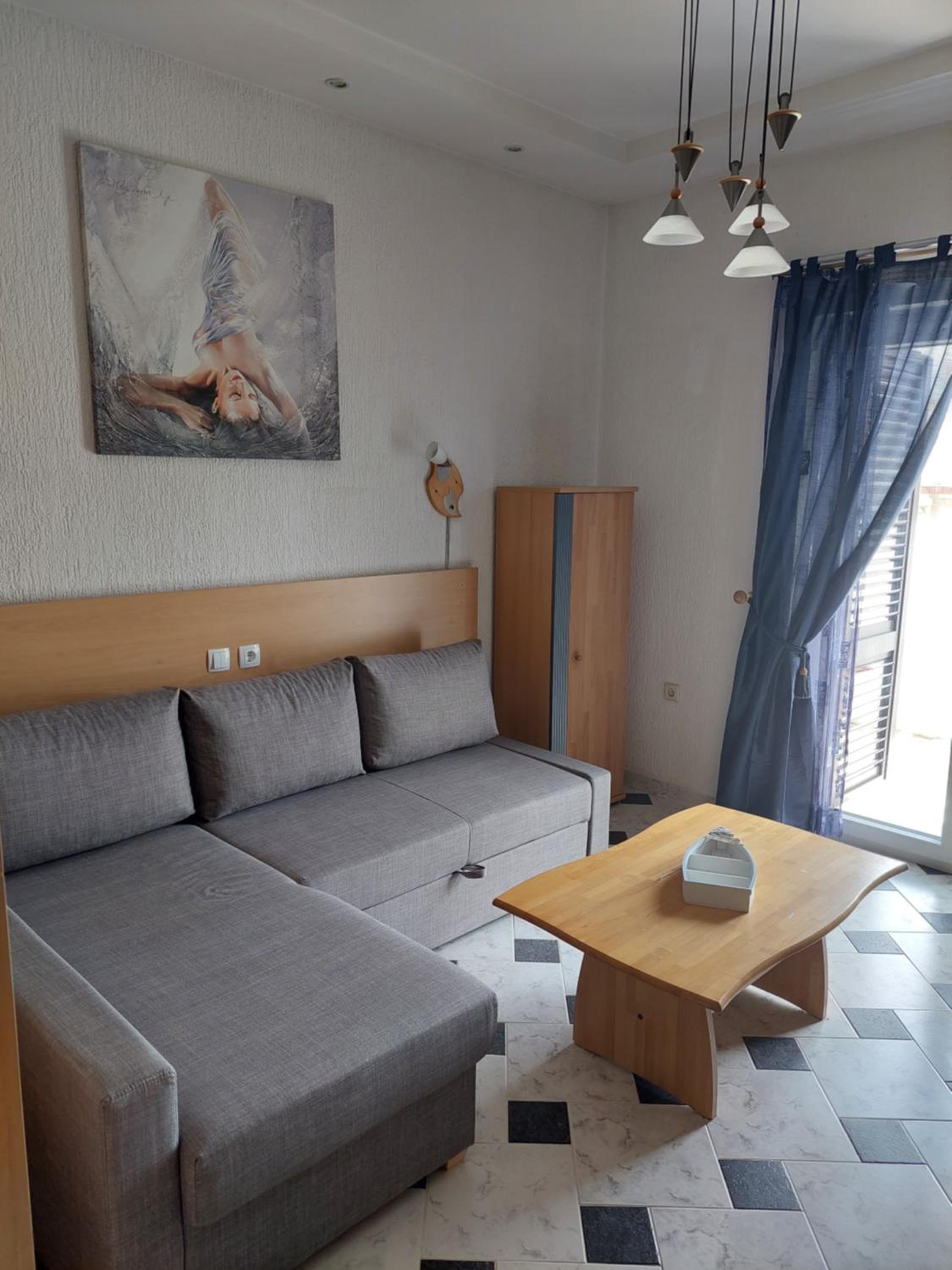One-Bedroom Apartment photo 2