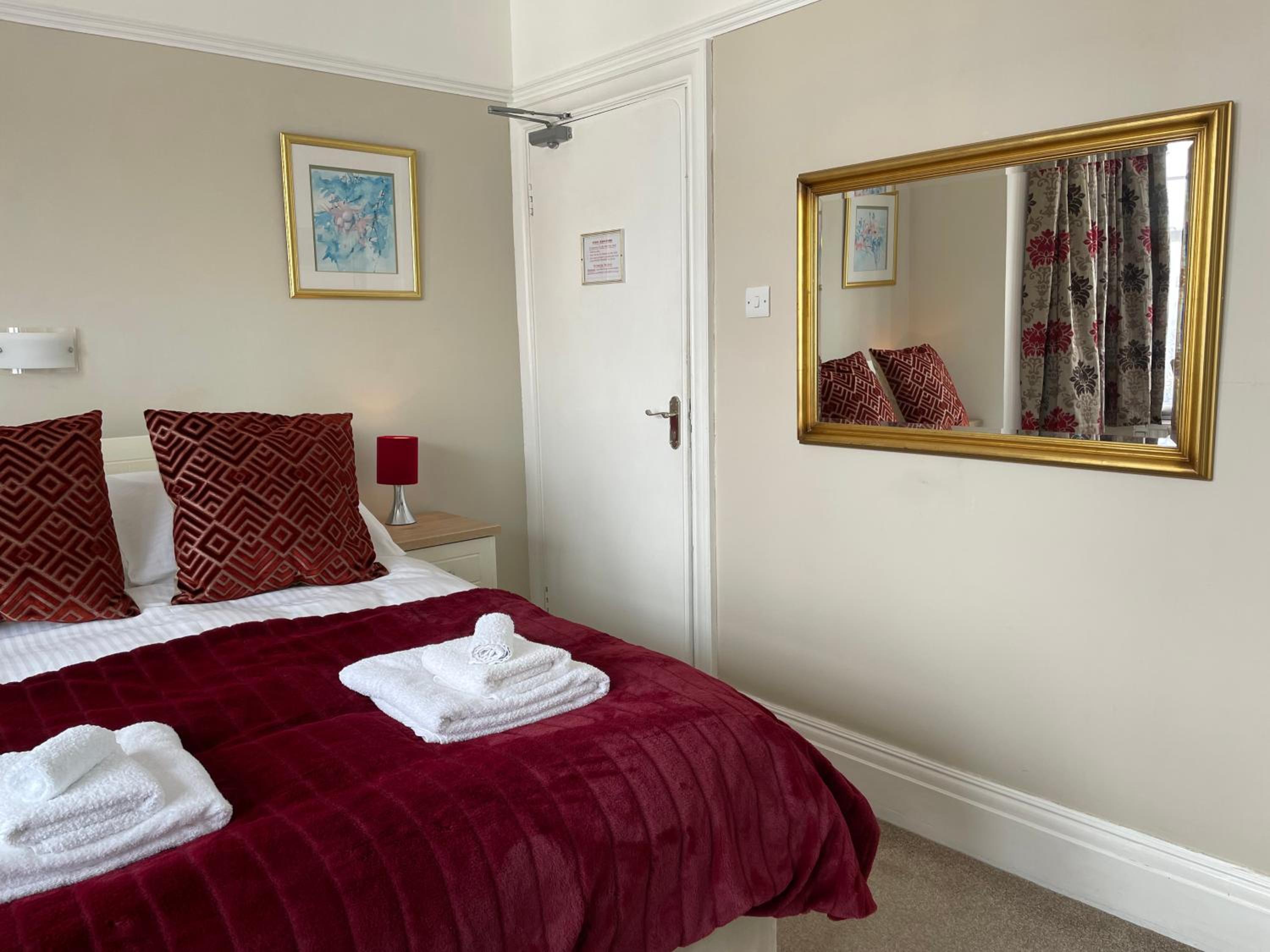 Deluxe Double Room - Photo 9