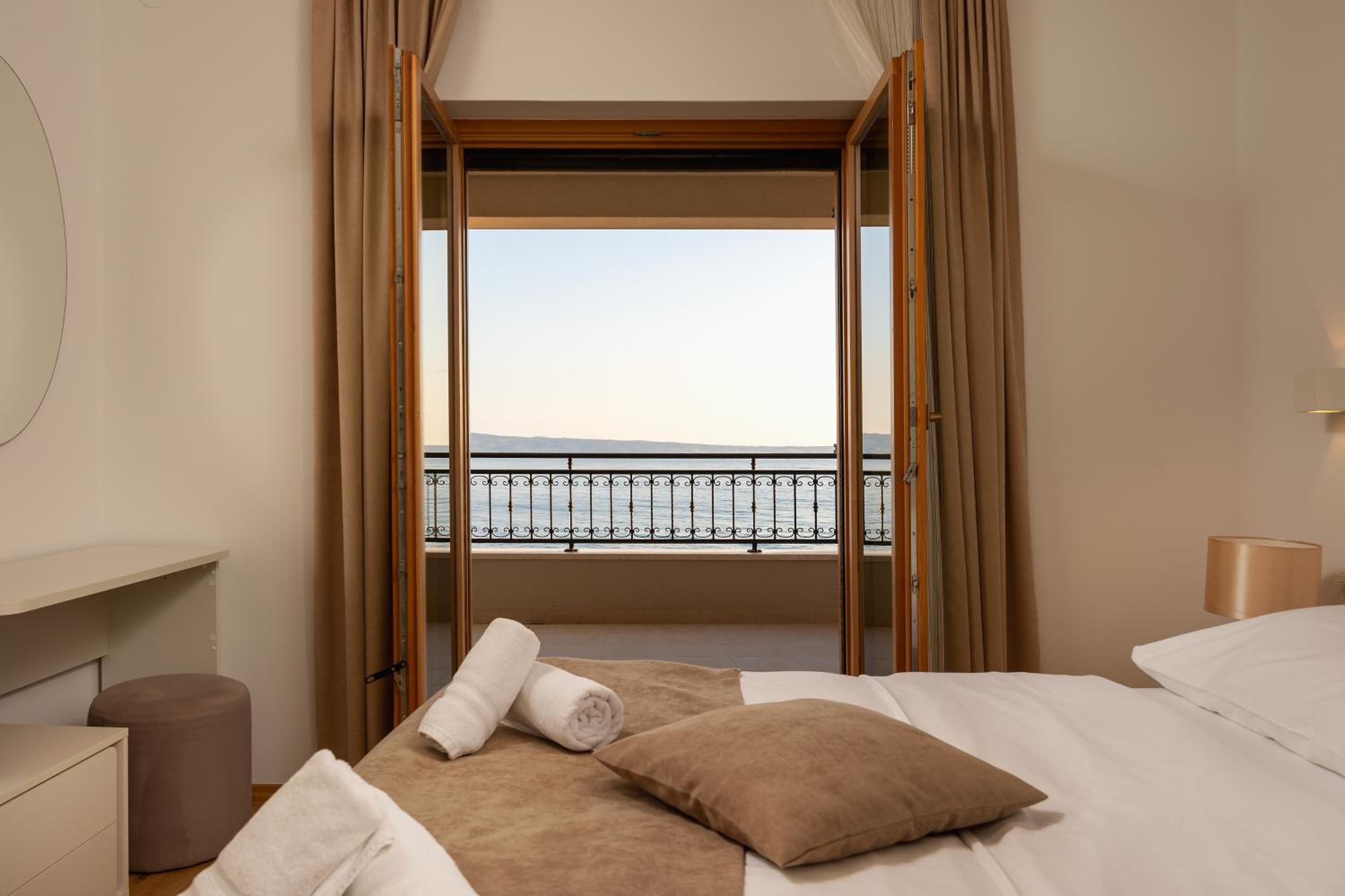 Superior Two-Bedroom Apartment  with Sea View photo 2