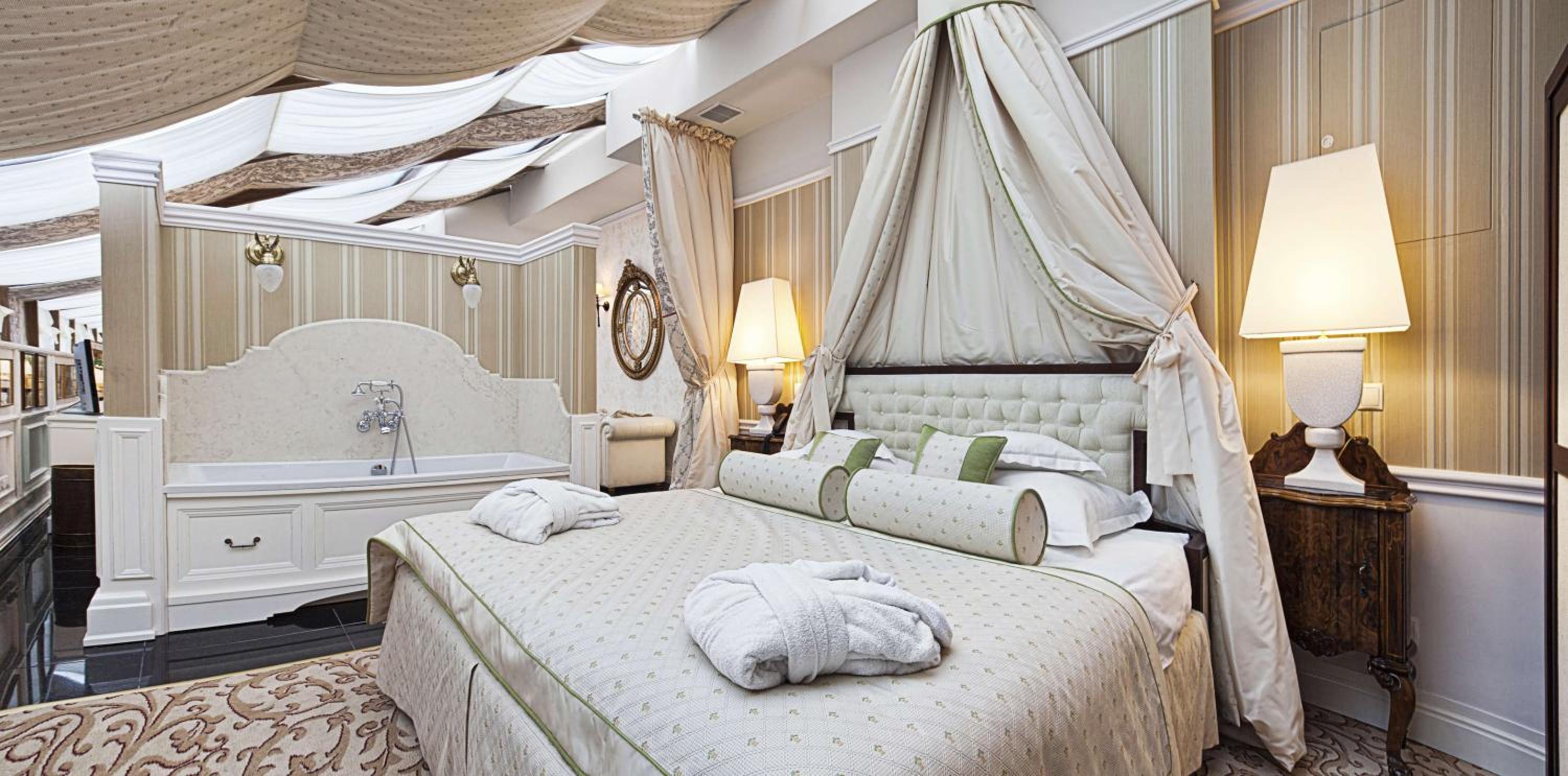 Luxury Suite - Photo 11