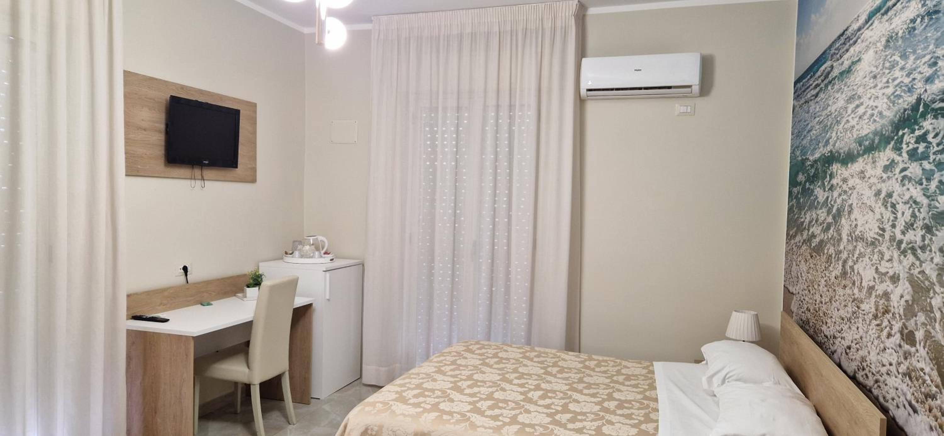 Standard Triple Room with Sea View - Photo 3
