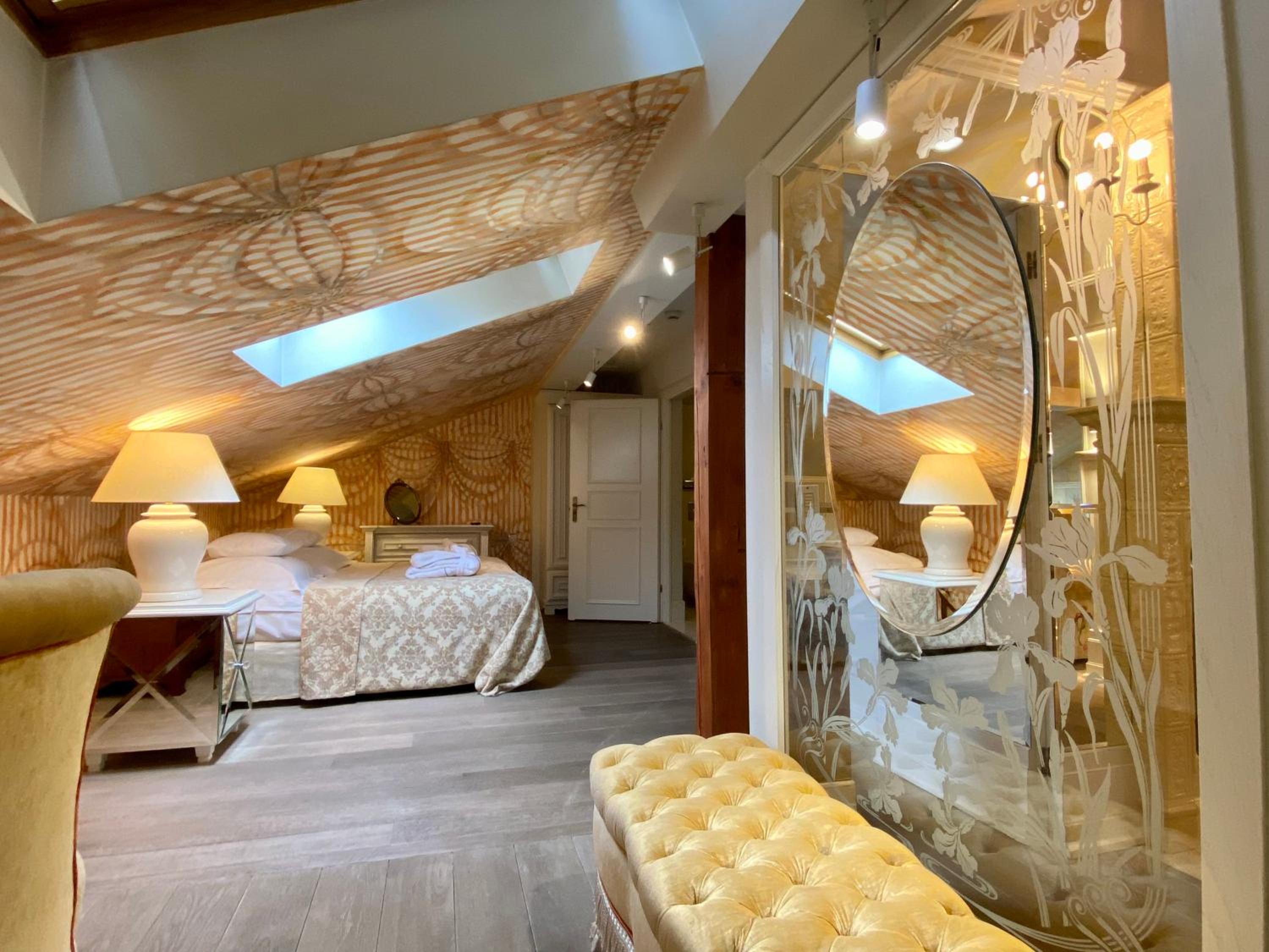 Luxury Suite - Photo 10