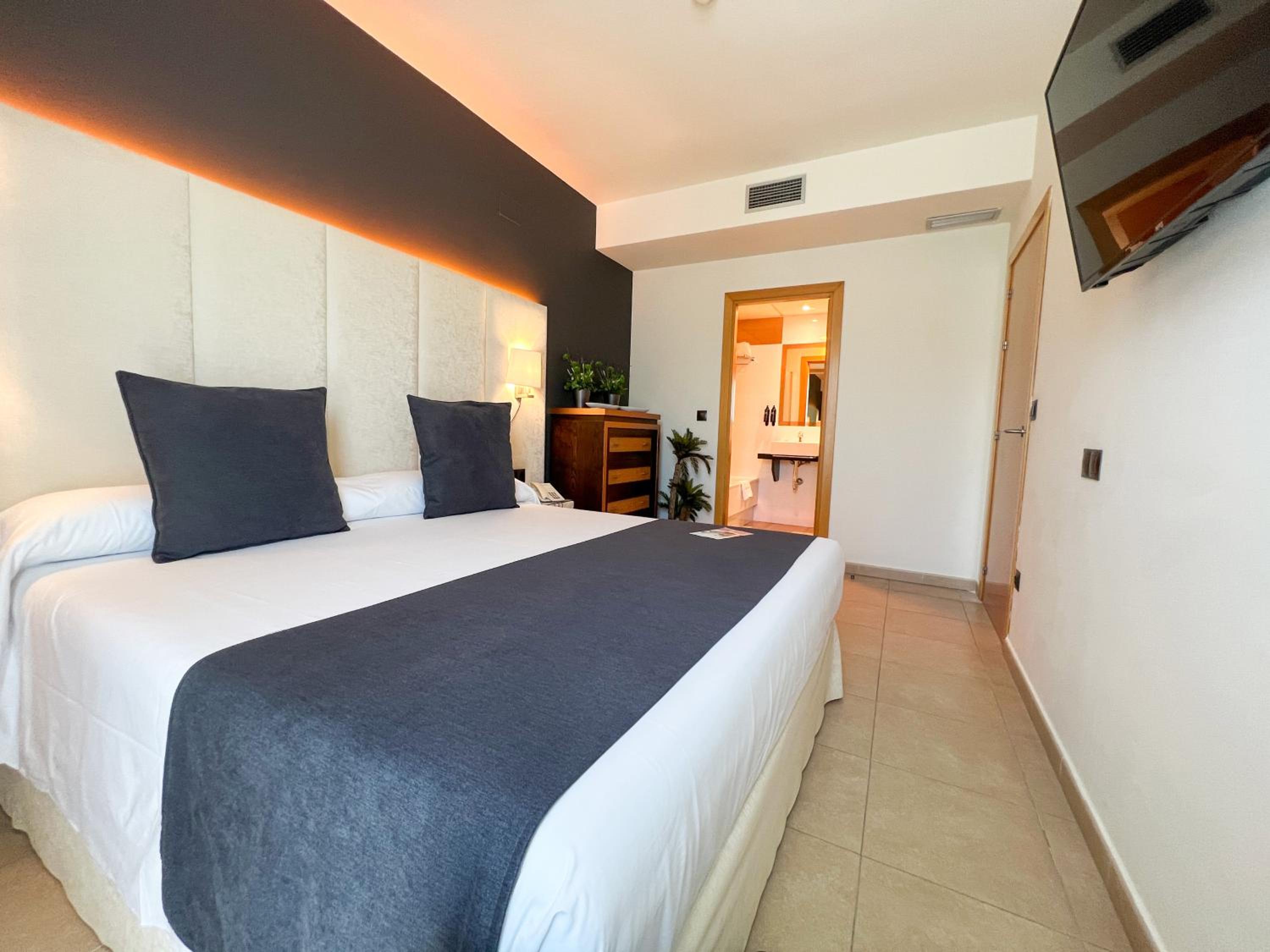 Double or Twin Room with View photo 2