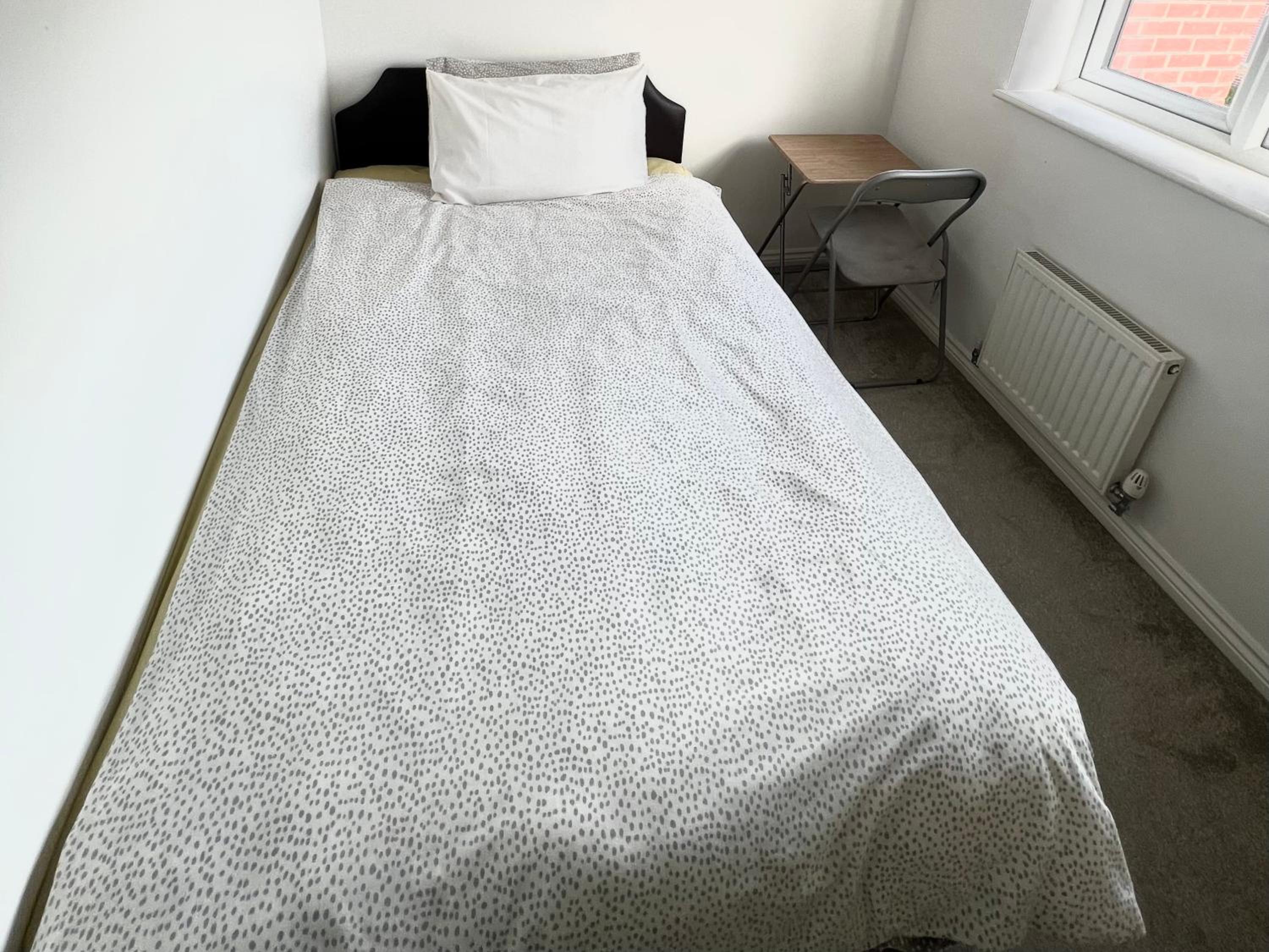 Single Room photo 2