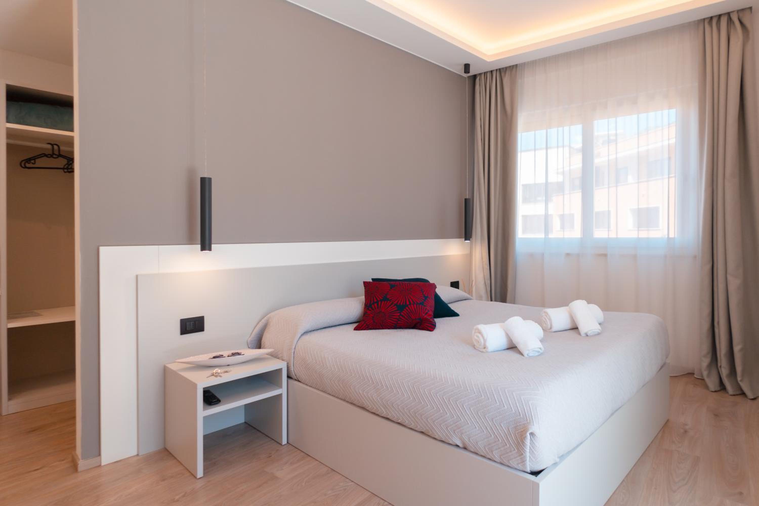 Deluxe Double Room with Balcony photo 2