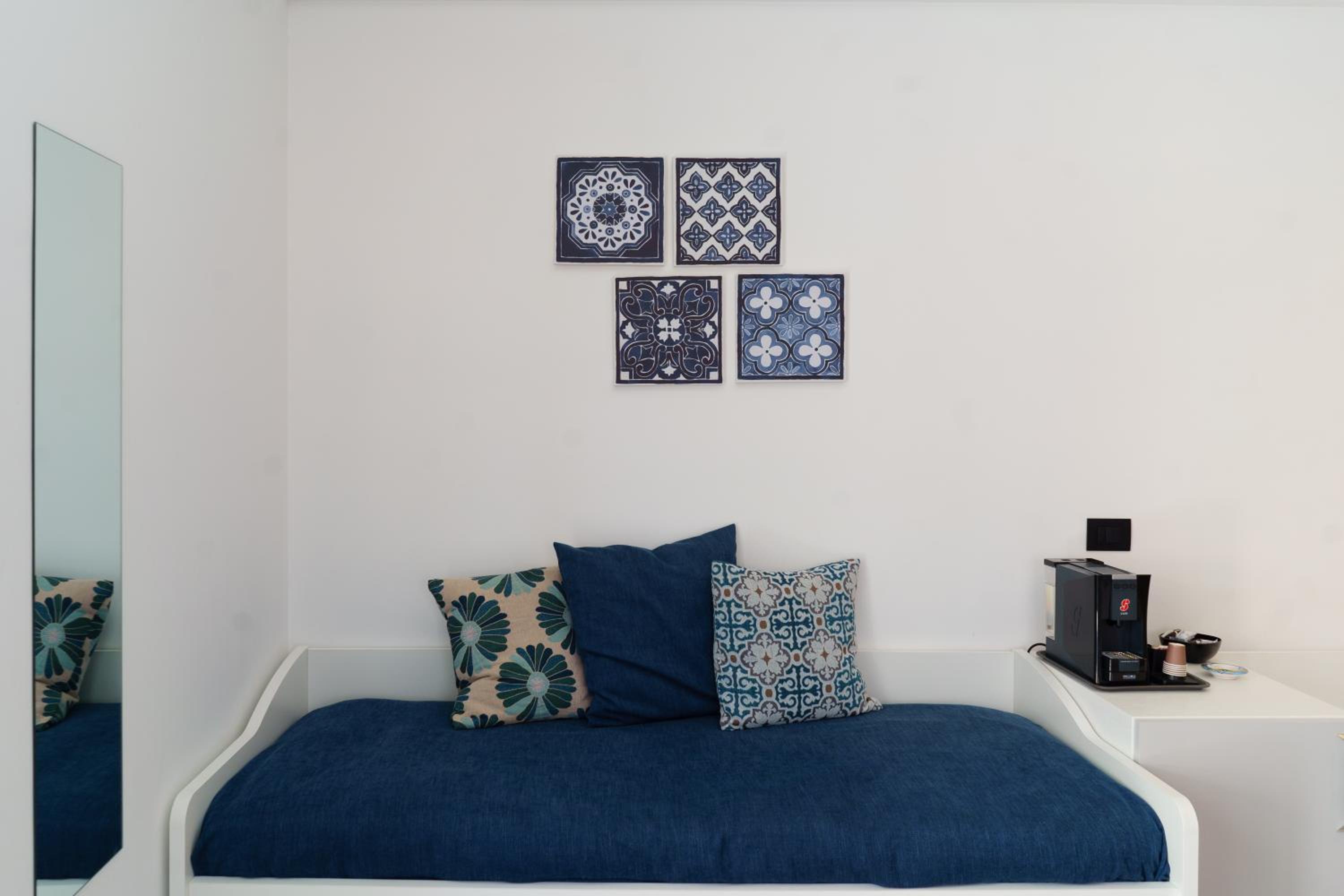 Deluxe Double Room with Balcony photo 3