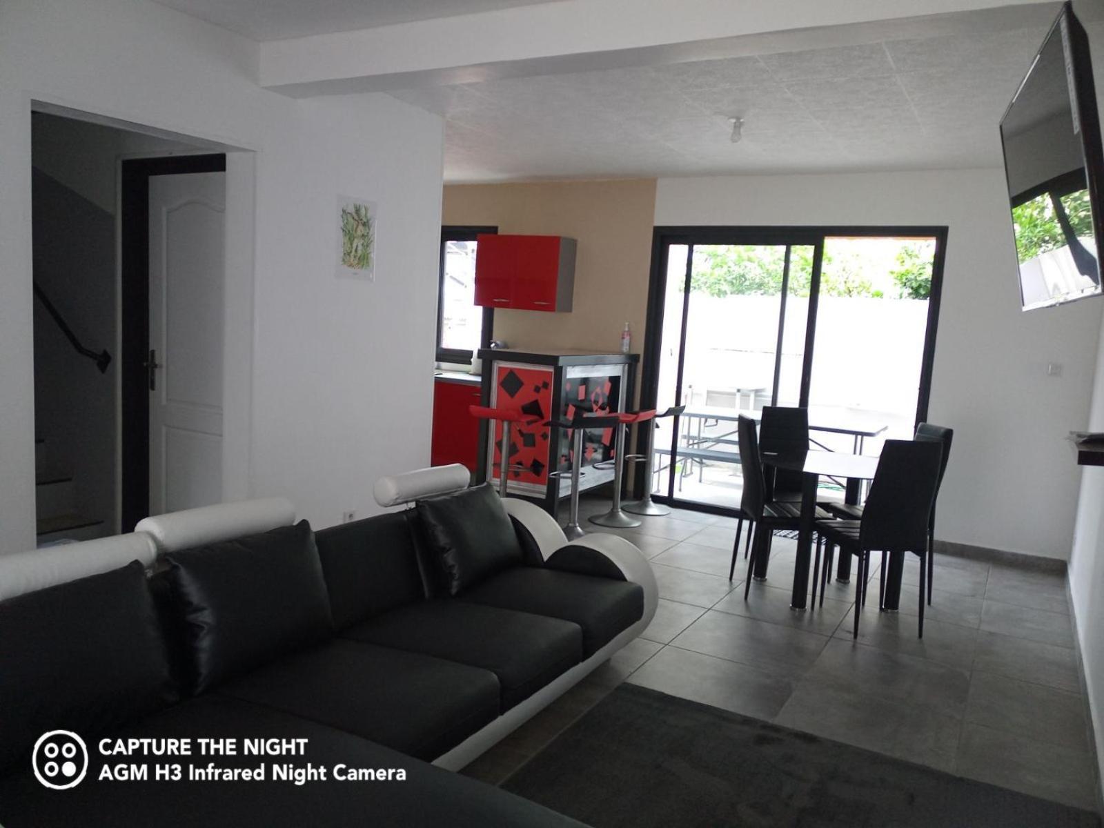 Four-Bedroom House photo 3