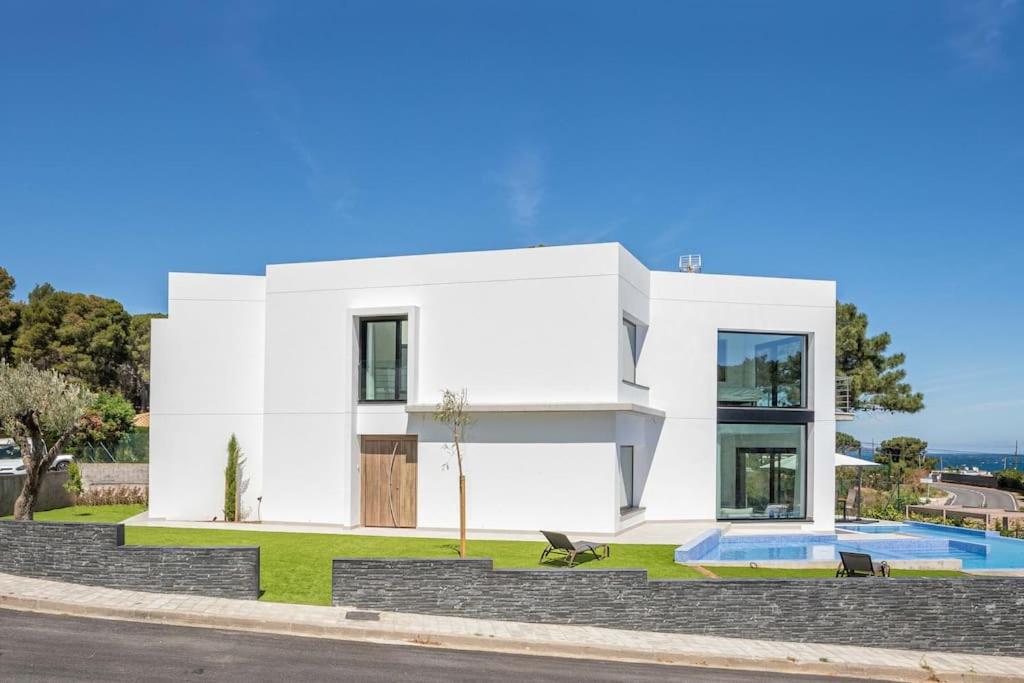 Four-Bedroom House photo 3