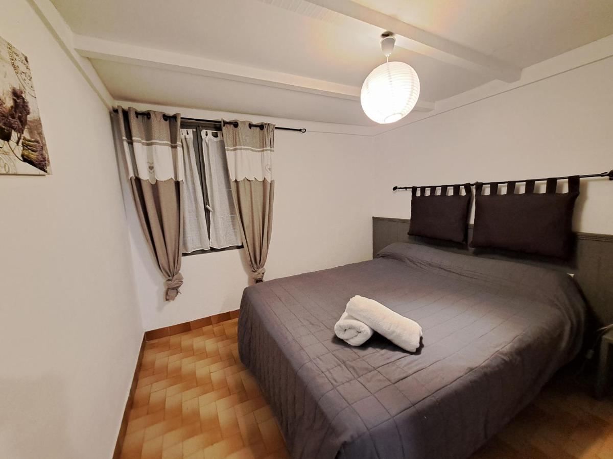 Apartment with Terrace - Photo 12