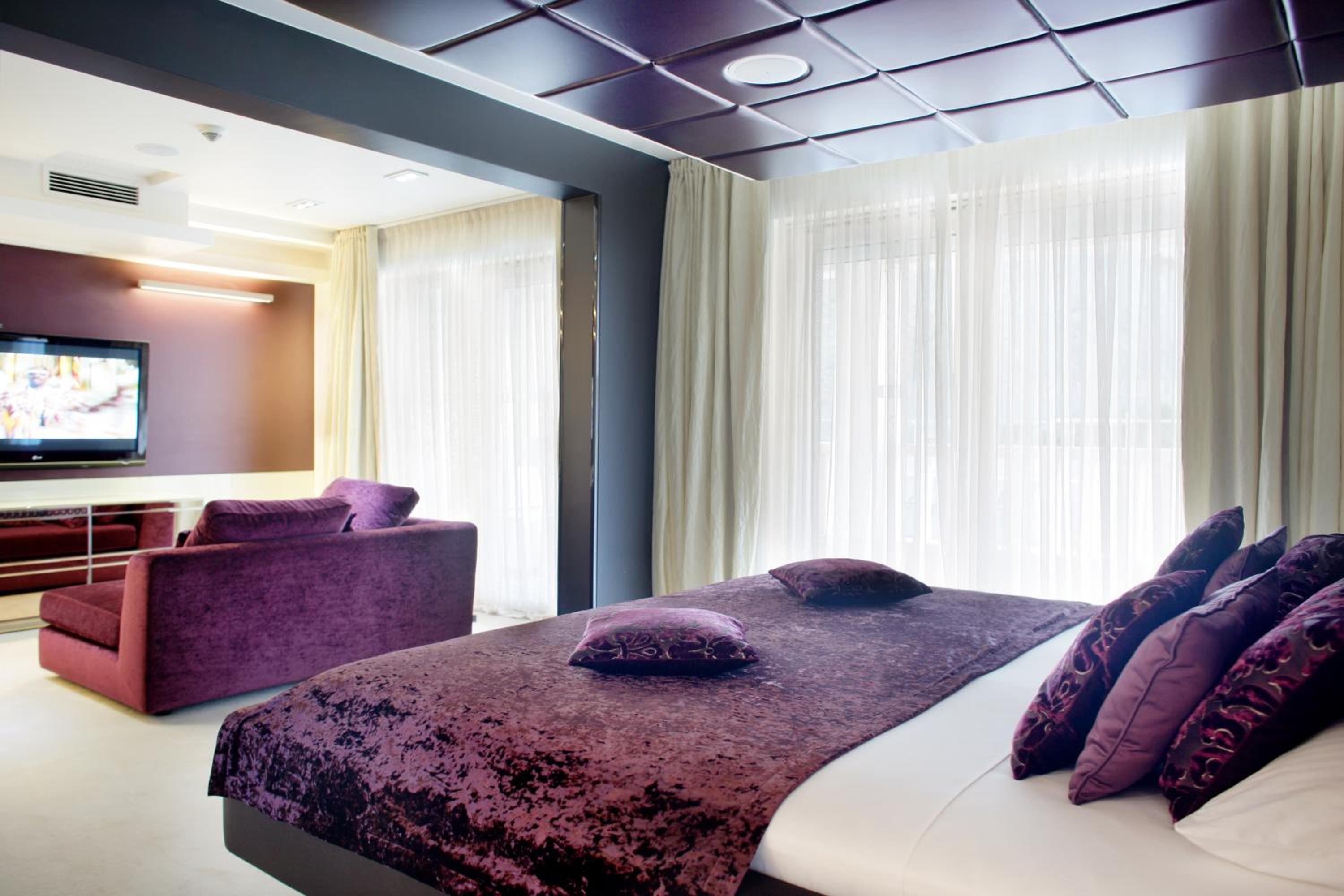 Junior Suite with king size bed, balcony and Whirlpool