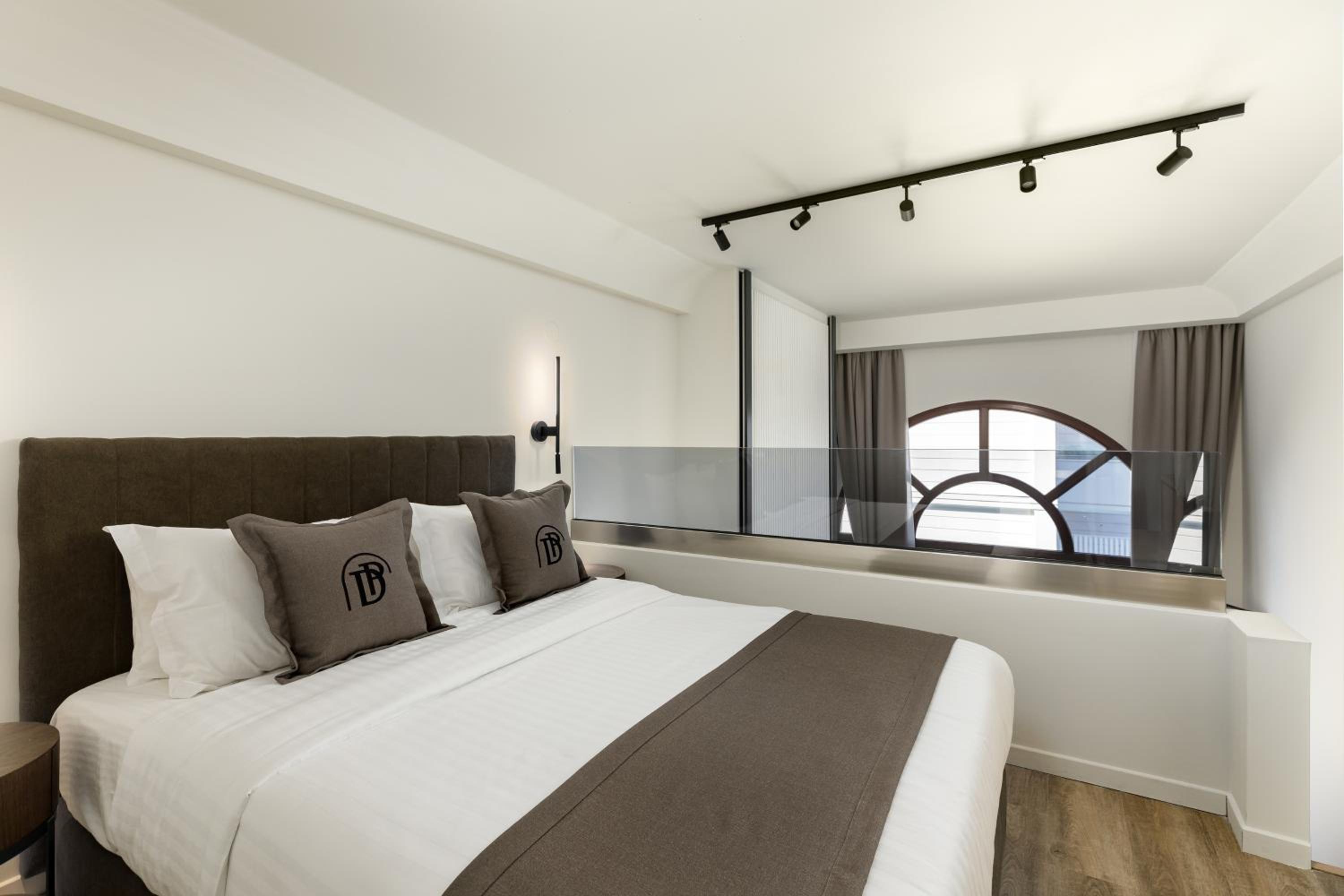 Deluxe Suite - Photo 1