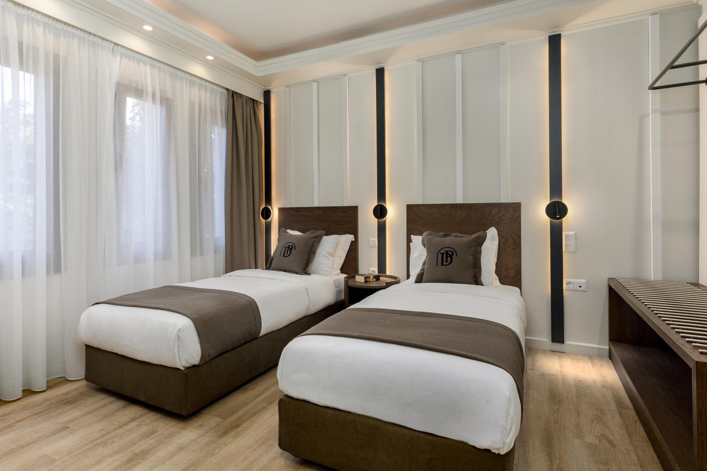 Deluxe Suite - Photo 6