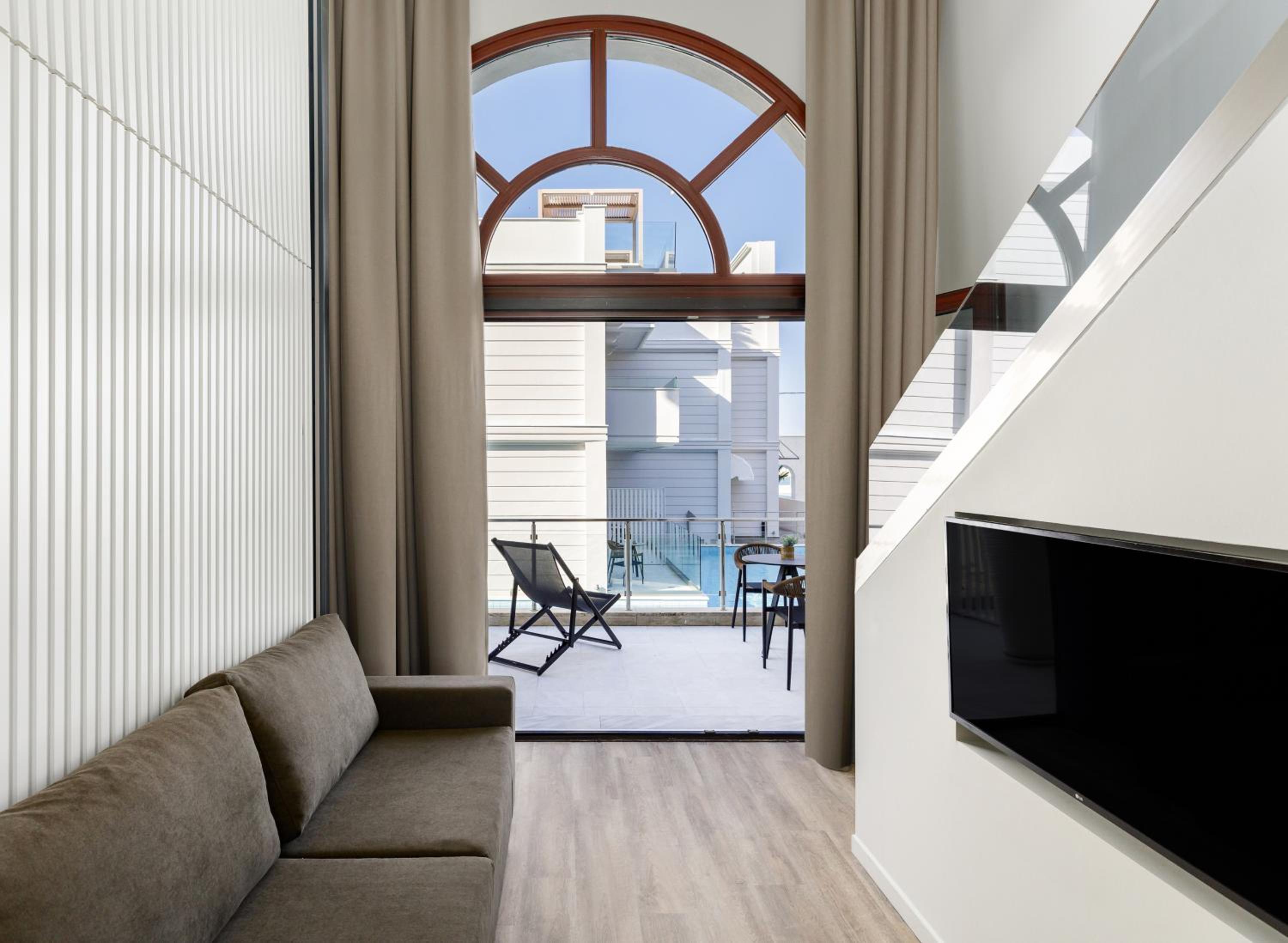 Deluxe Suite - Photo 8