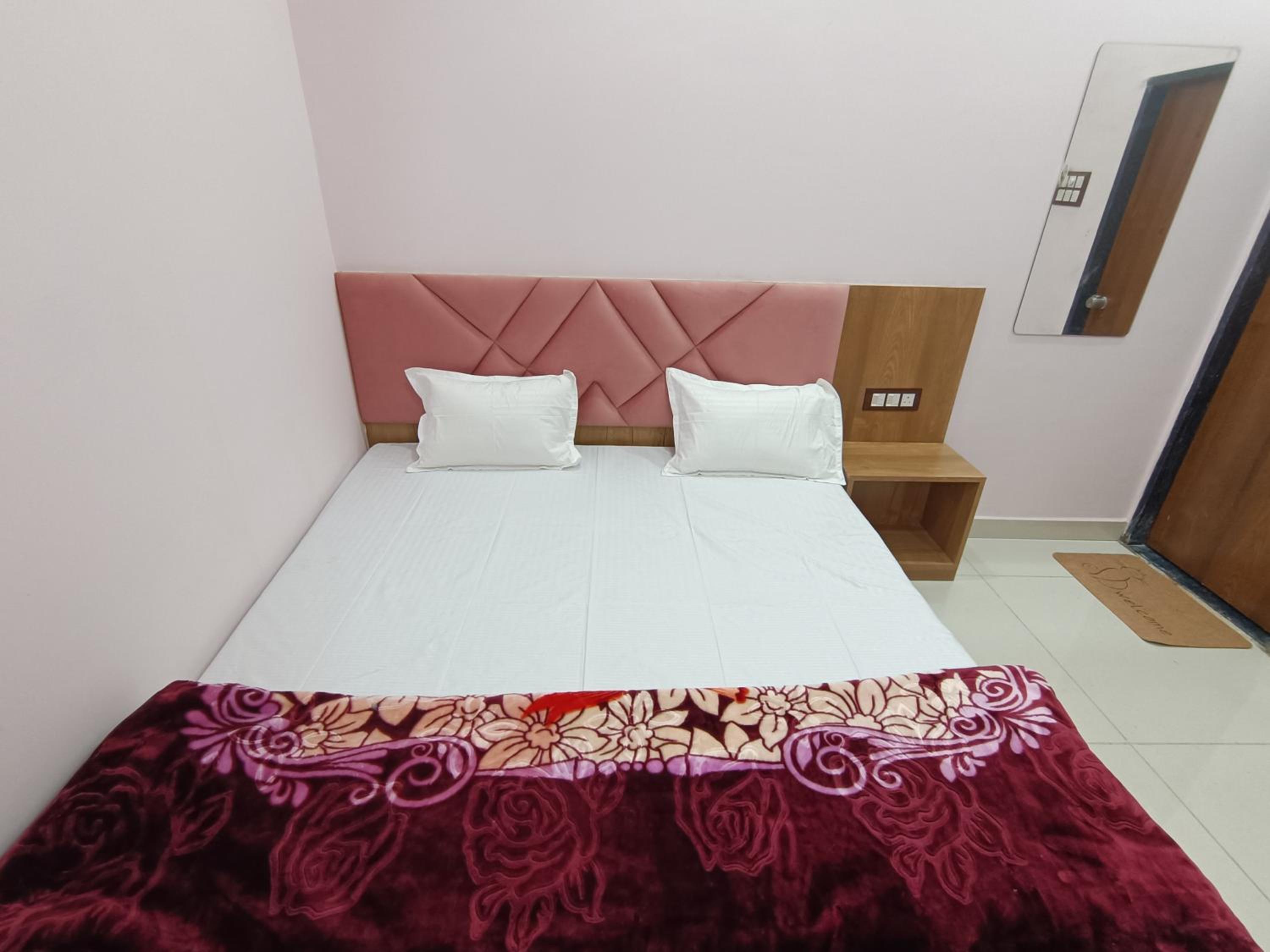 Deluxe Double Room with Bath photo 2