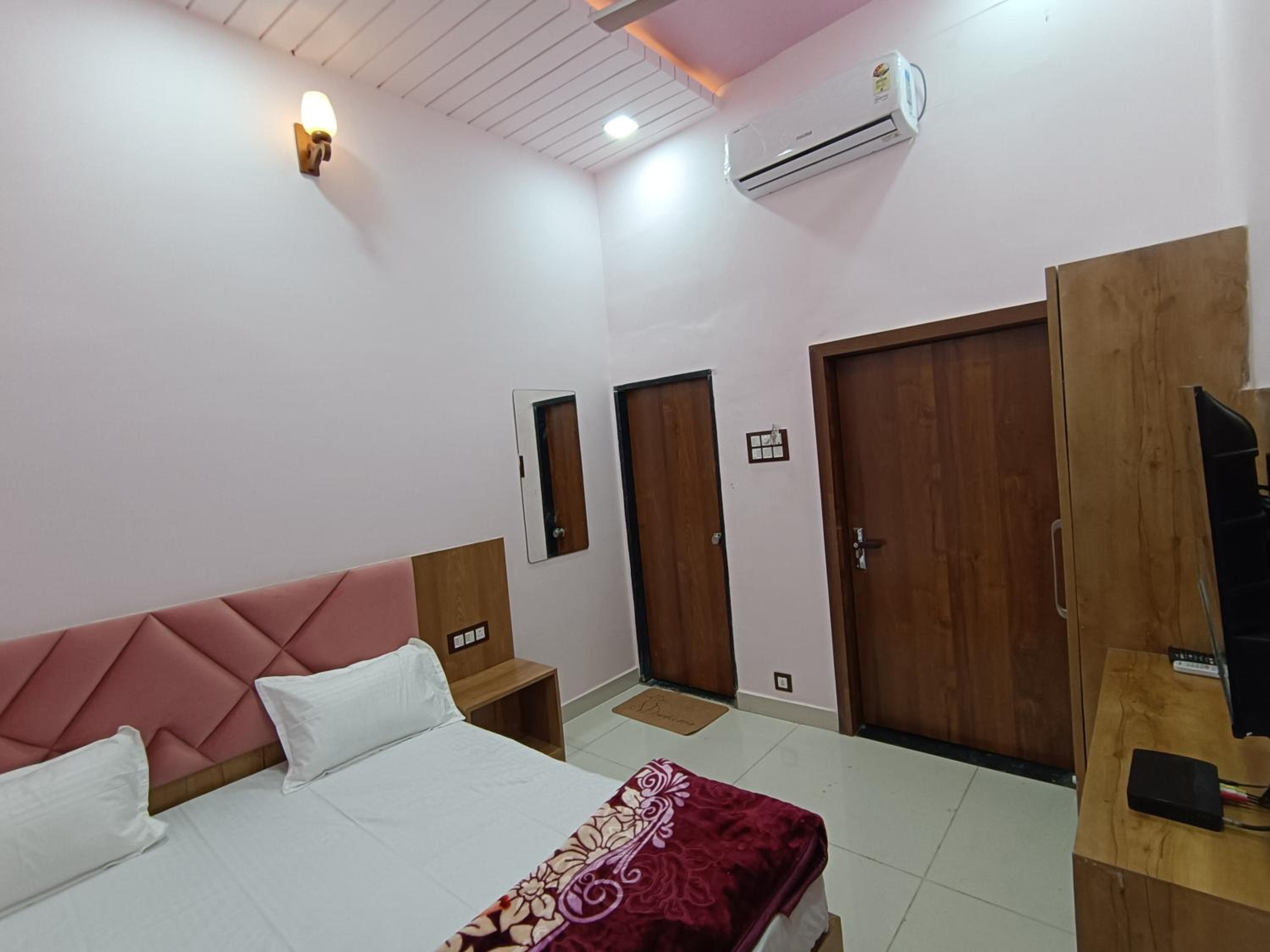 Deluxe Double Room with Bath photo 1