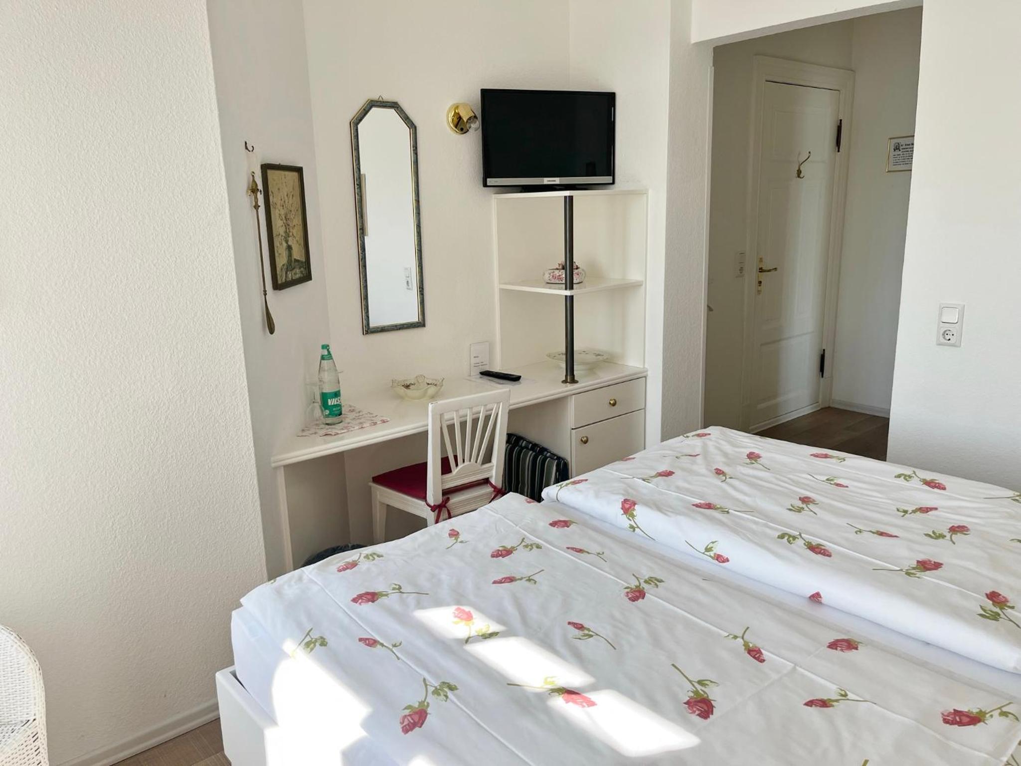 Double Room with Balcony - Photo 7