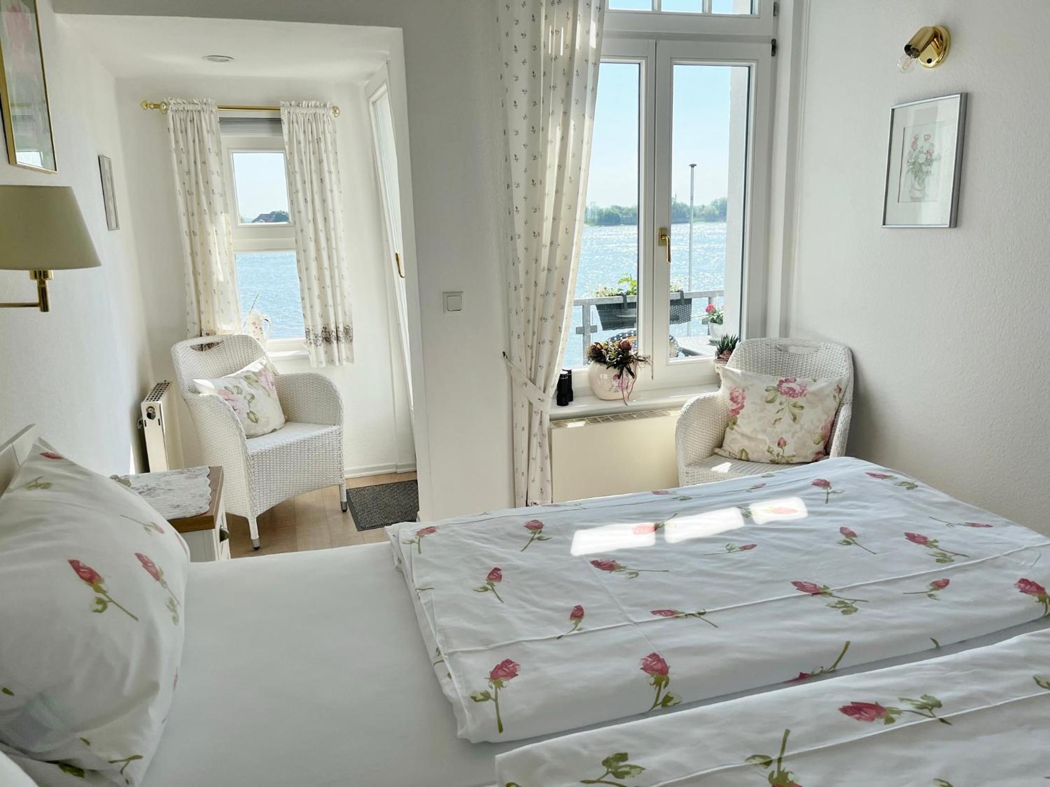 Double Room with Balcony - Photo 3