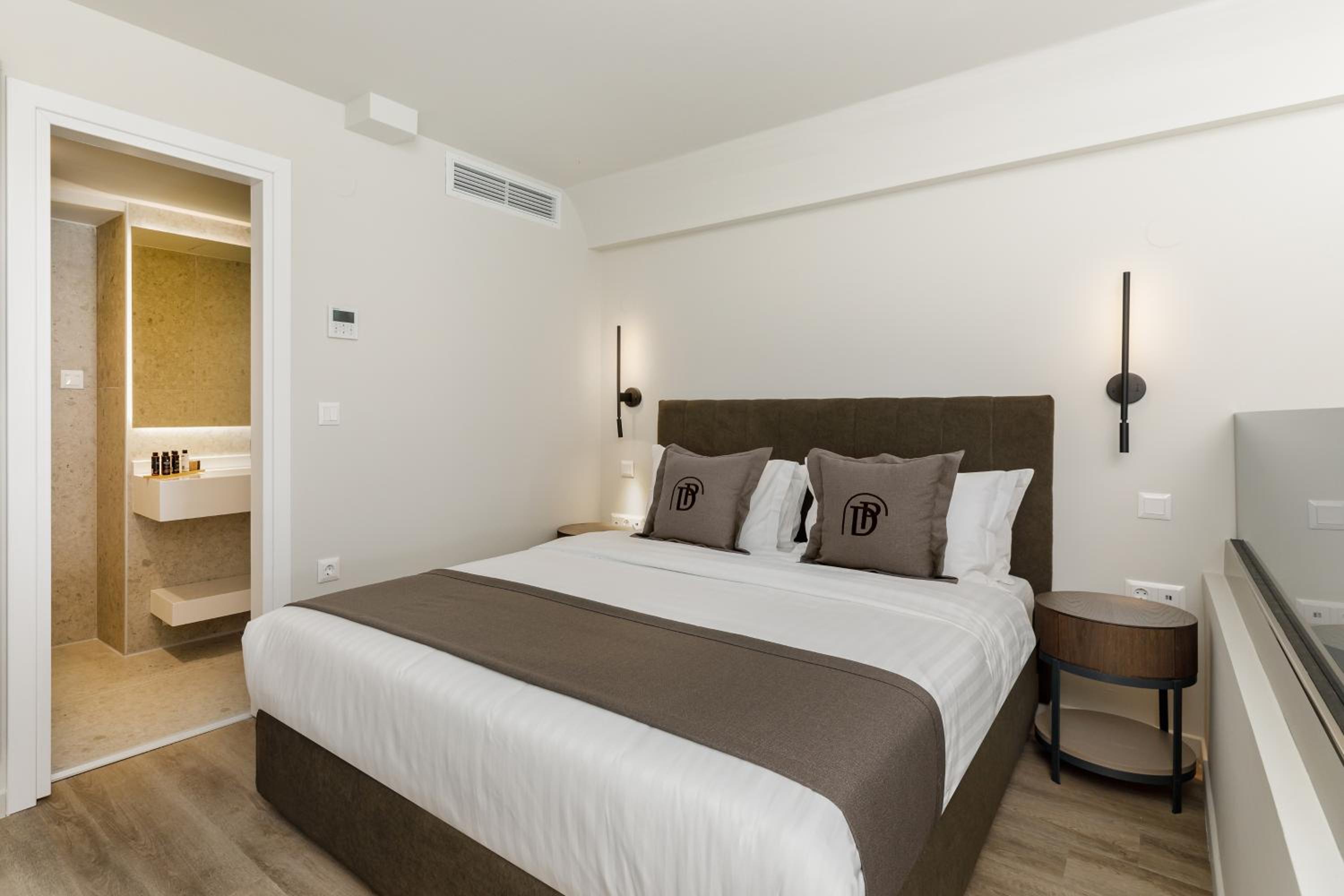 Deluxe Suite photo 3