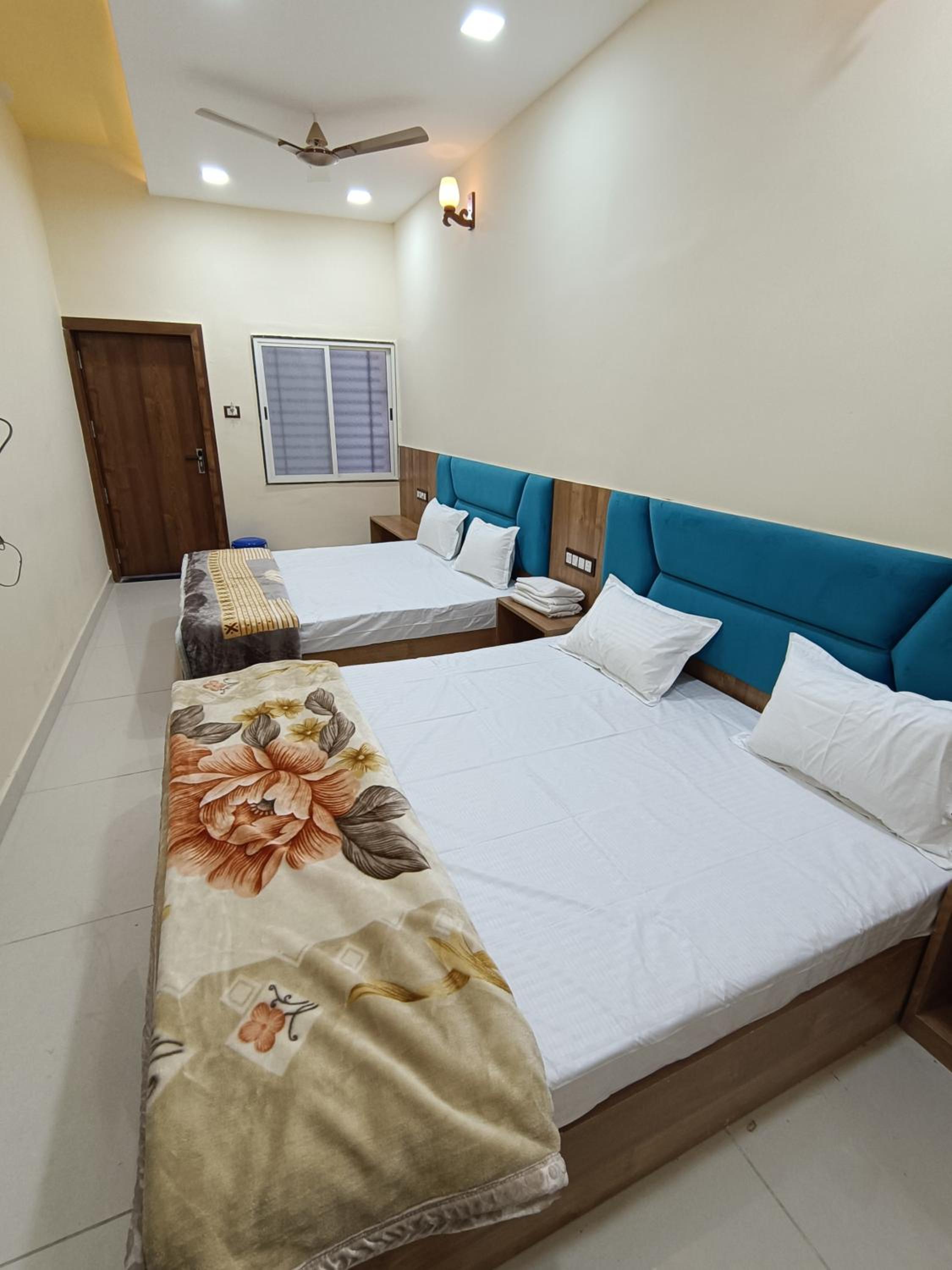 Double or Twin Room photo 3