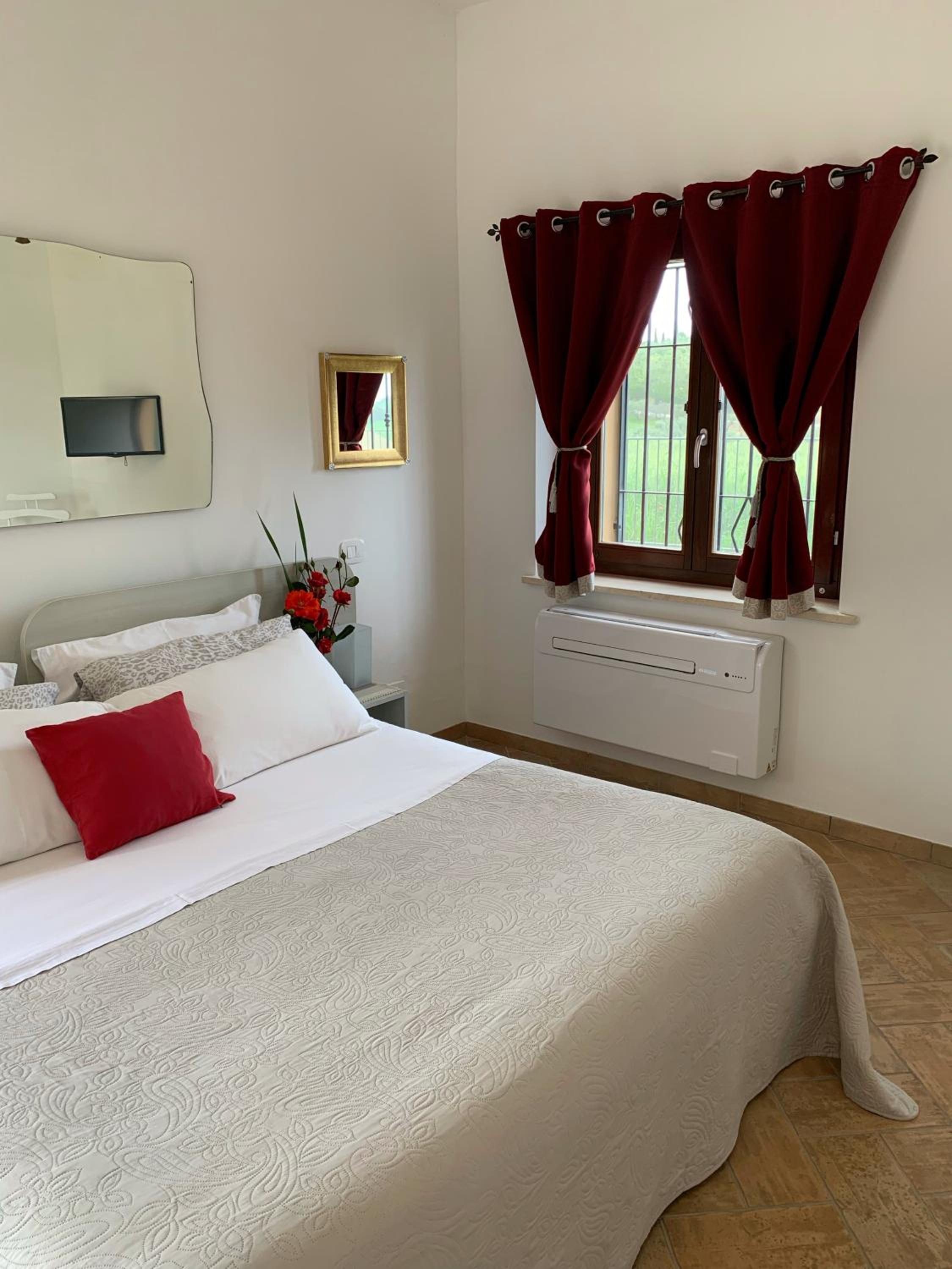 Double Room with Private Bathroom - Photo 4