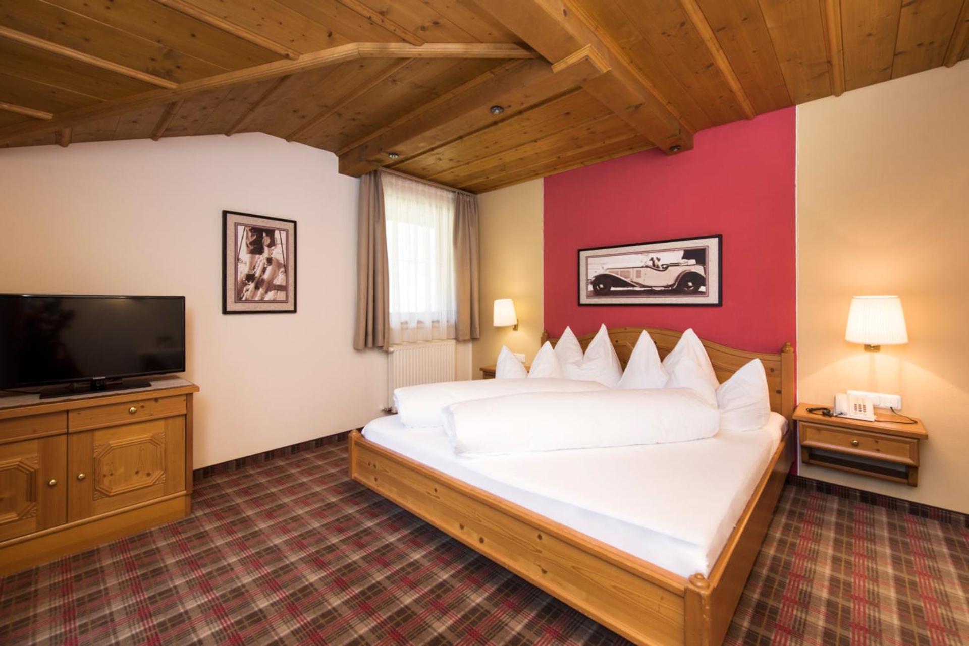 Double Room with Mountain View - Photo 3