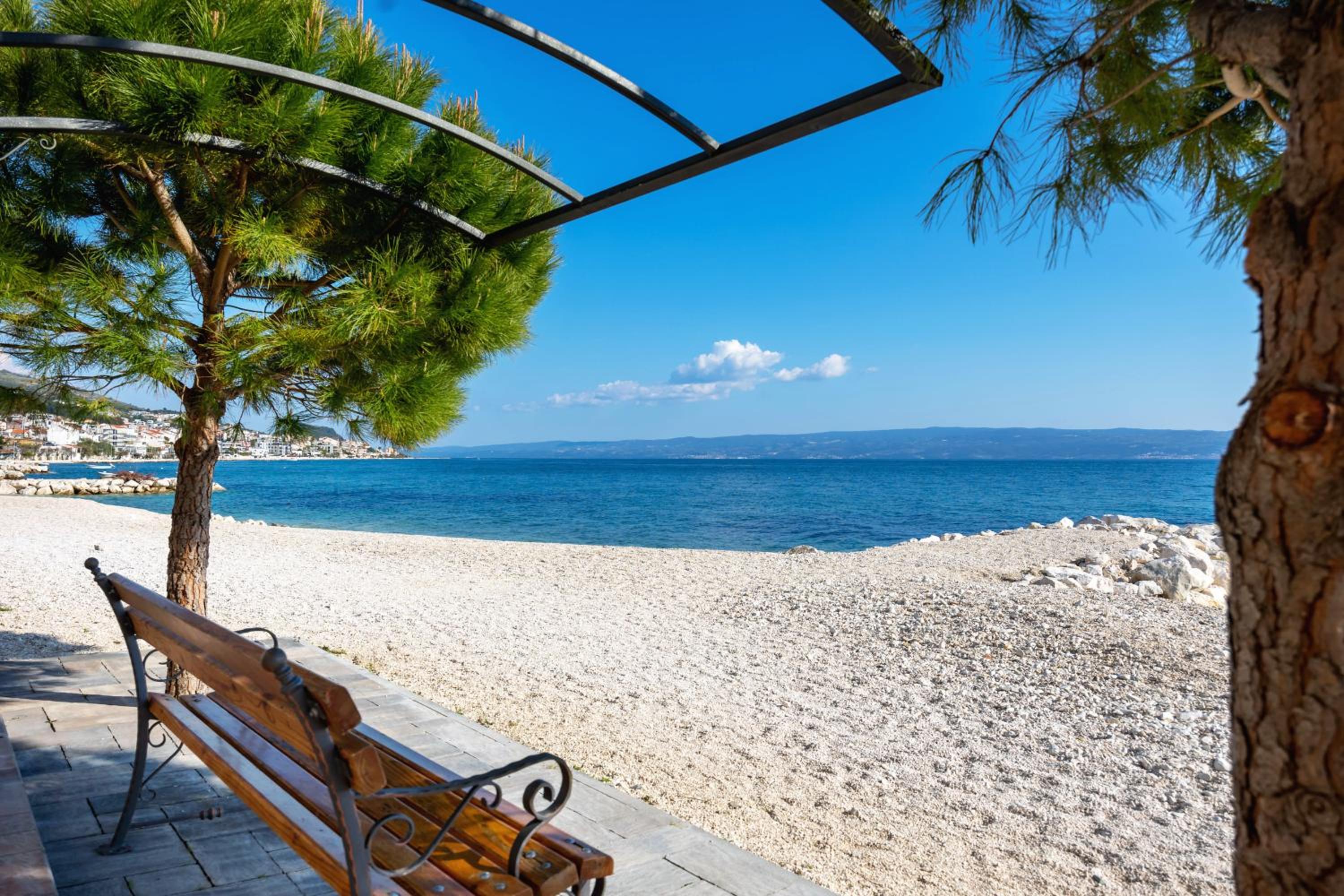 Comfort Two-Bedroom Apartment with Sea View photo 2