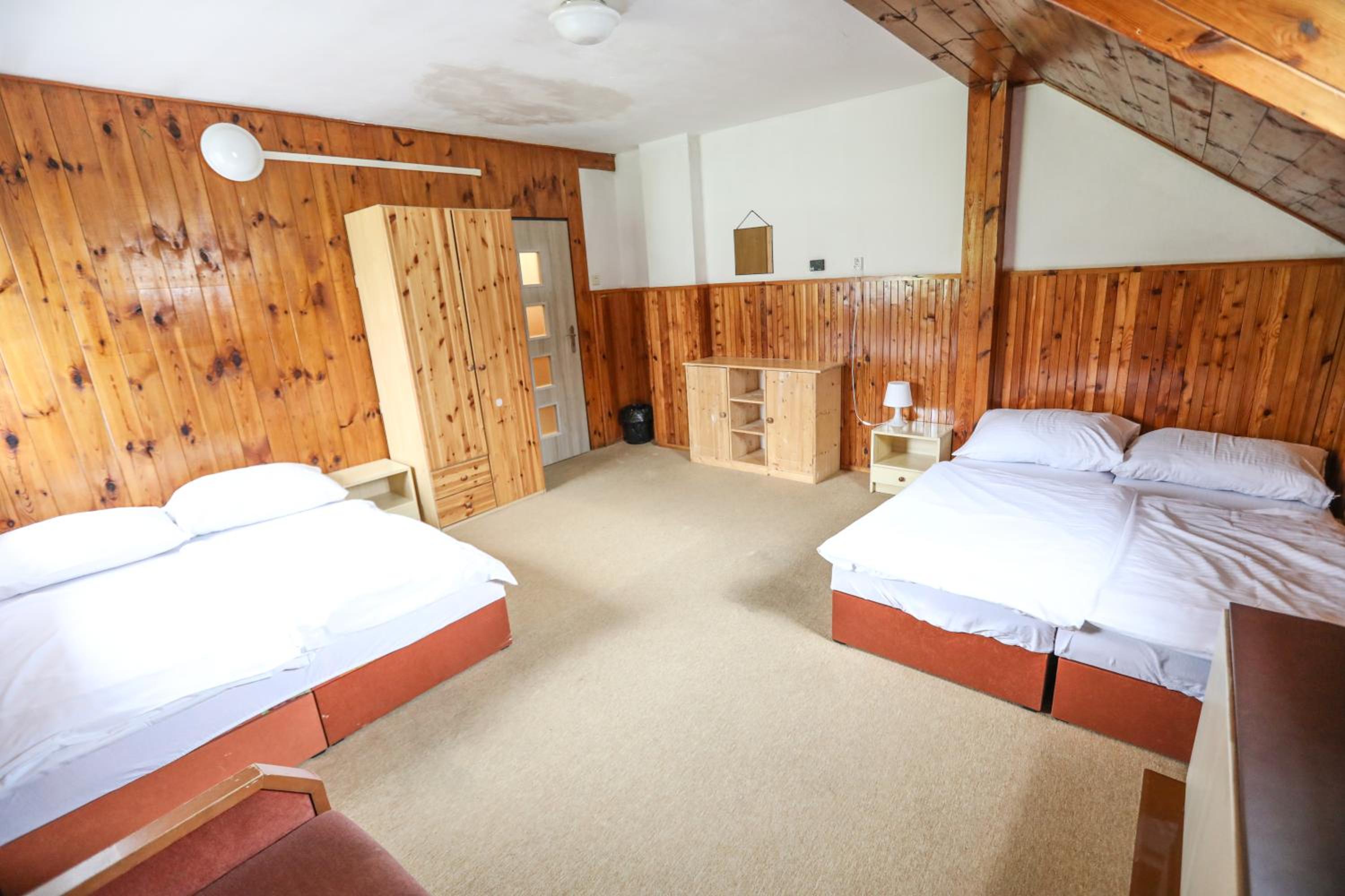 Queen Room with Two Queen Beds photo 2