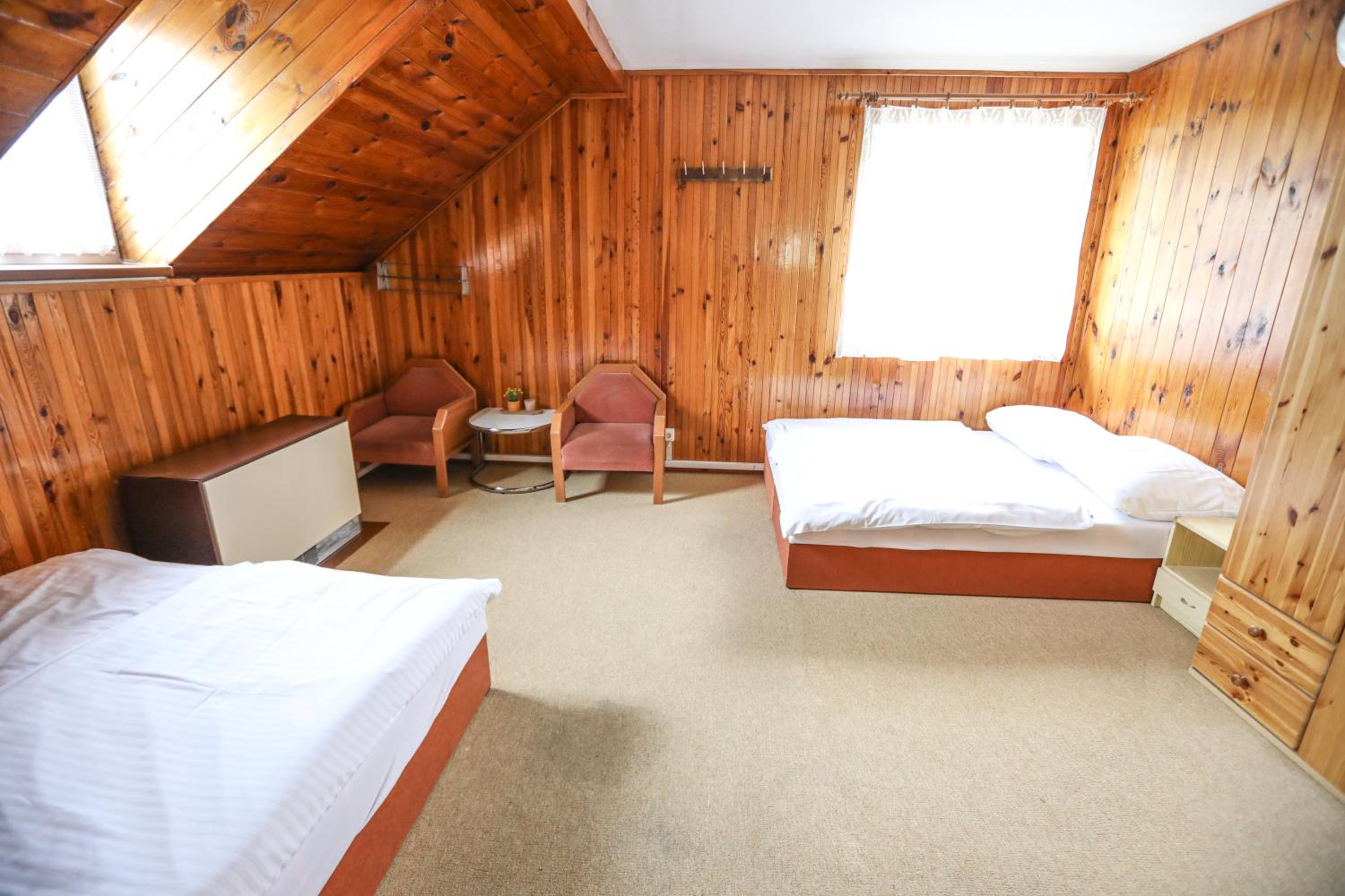 Queen Room with Two Queen Beds photo 1