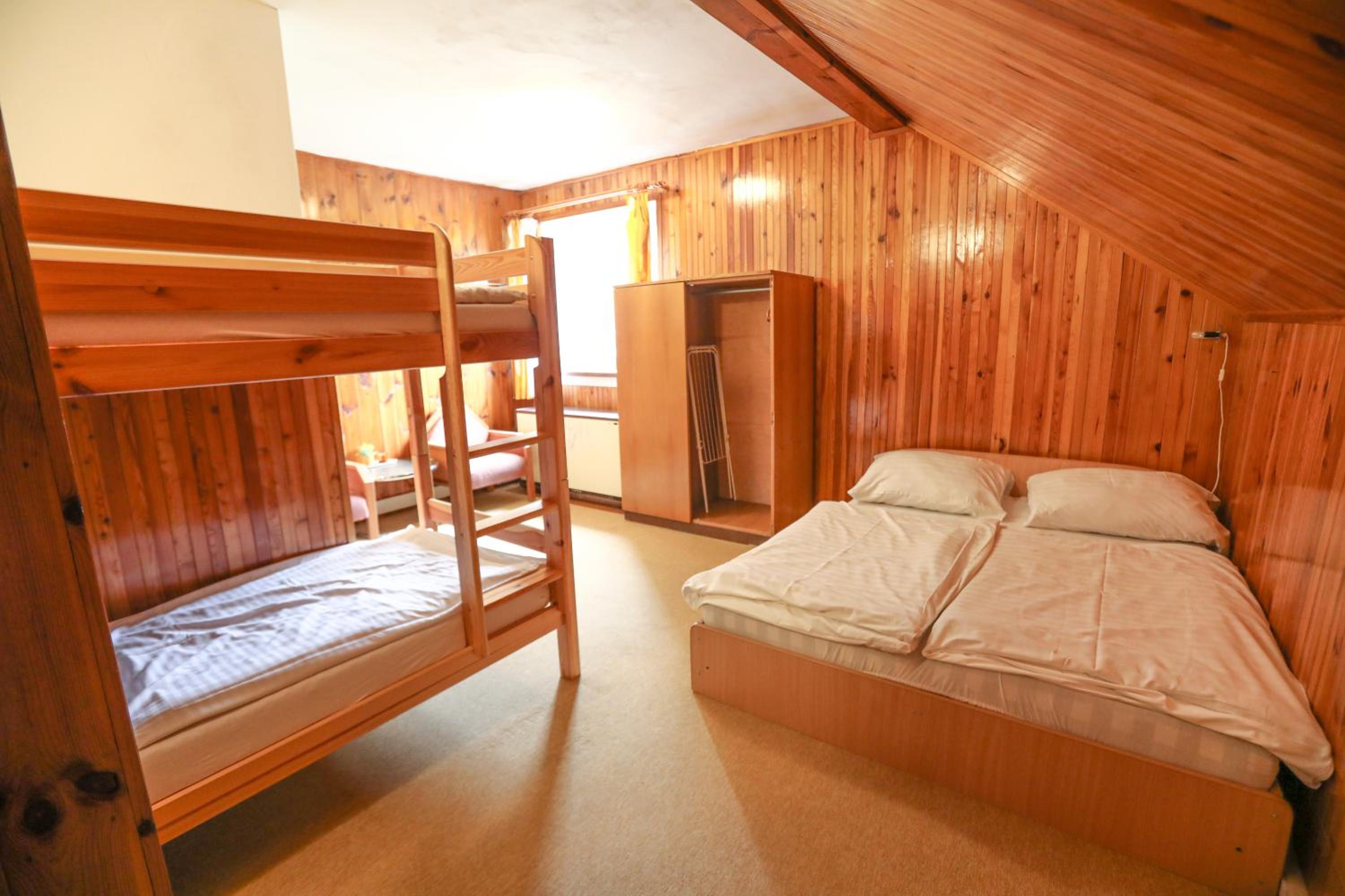 Queen Room with Two Queen Beds photo 1