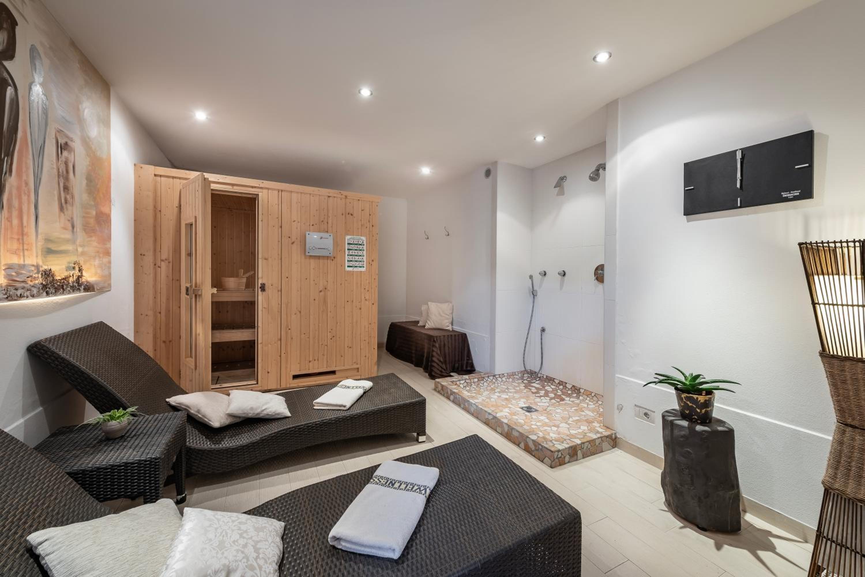 Budget Double Room photo 3