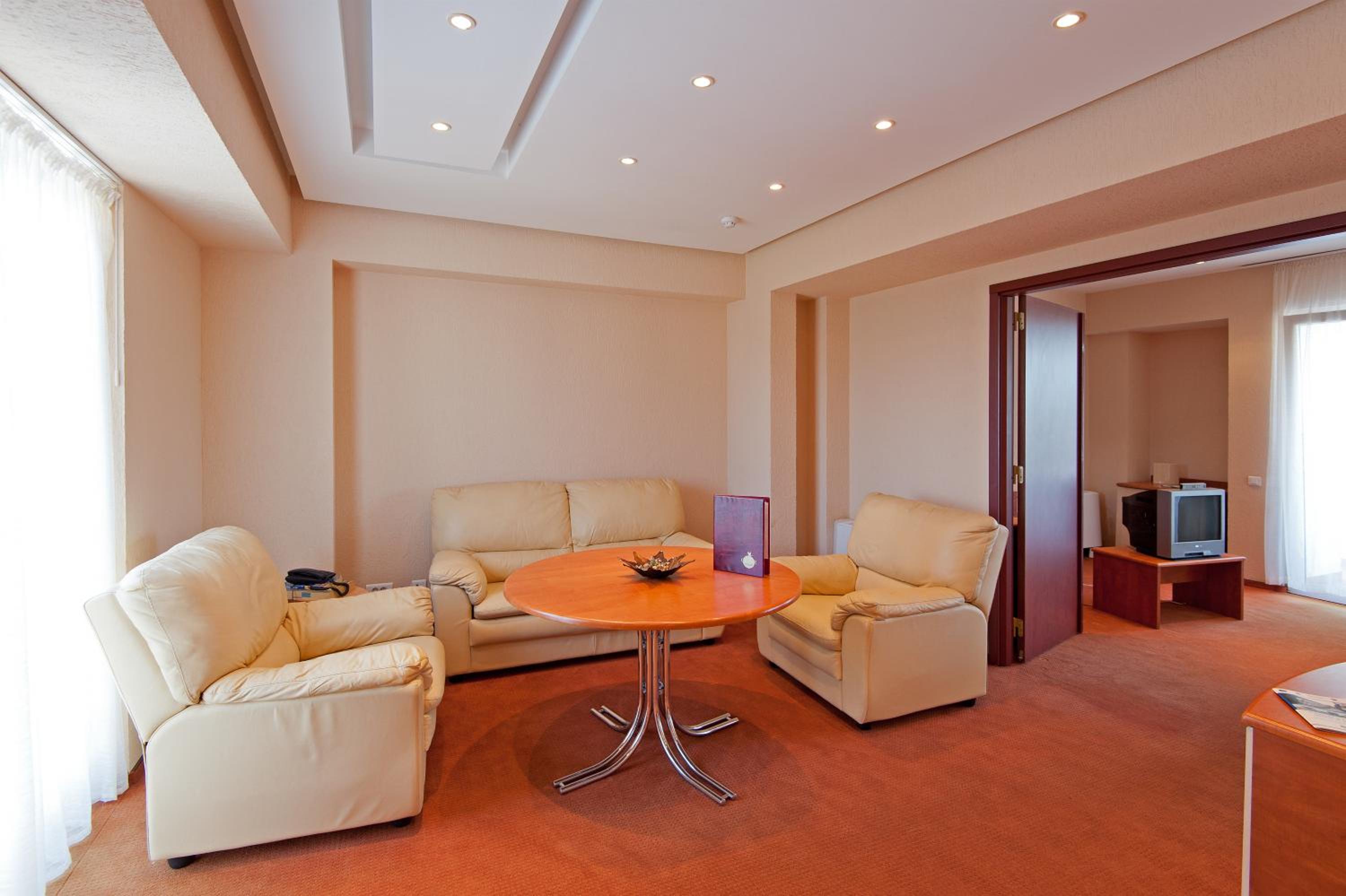 Junior Suite (2 Adults + 2 Children) photo 2