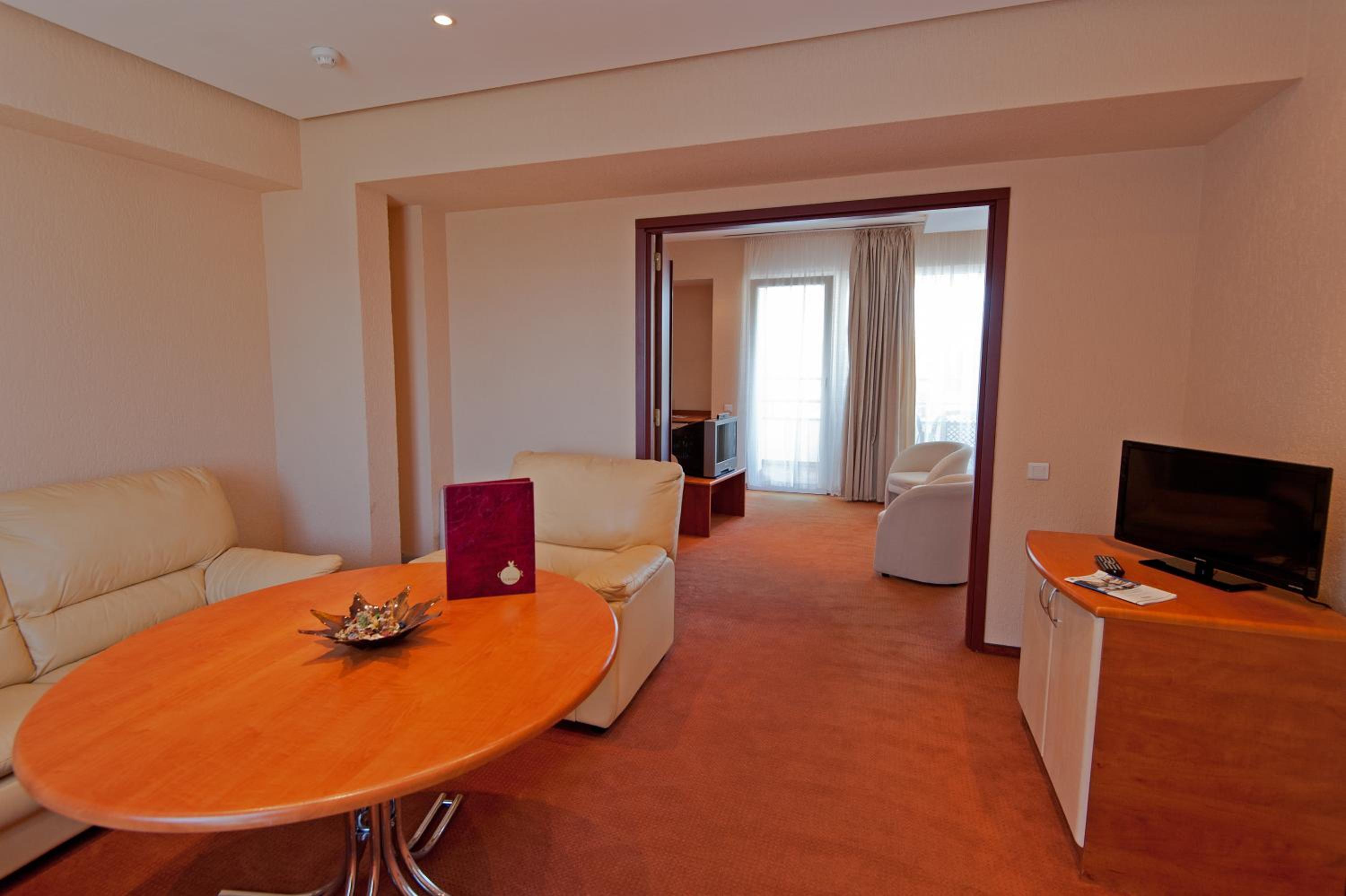 Junior Suite (2 Adults + 2 Children) photo 3