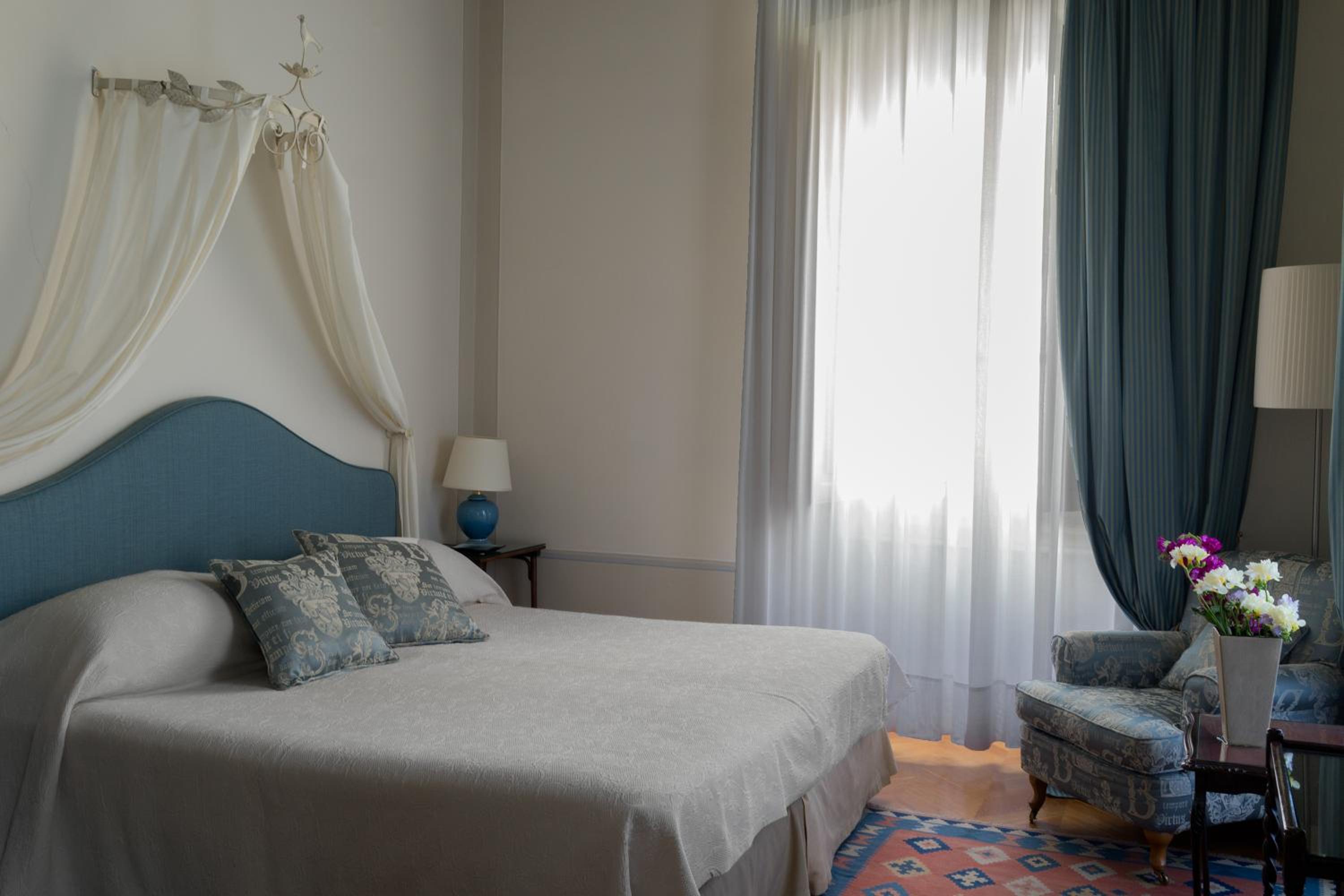 Classic Double Room - Photo 8