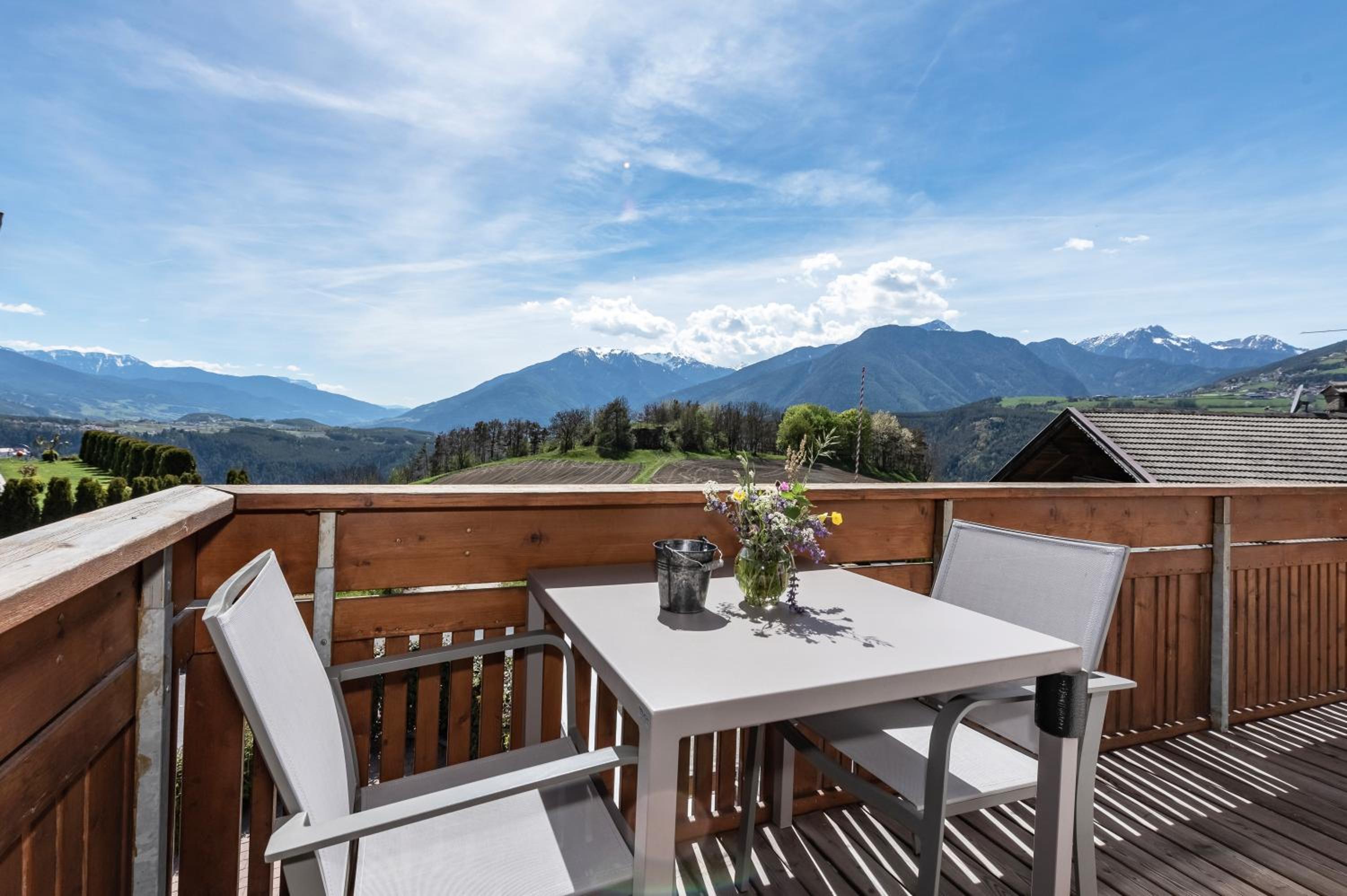 One-Bedroom Apartment with Balcony photo 3