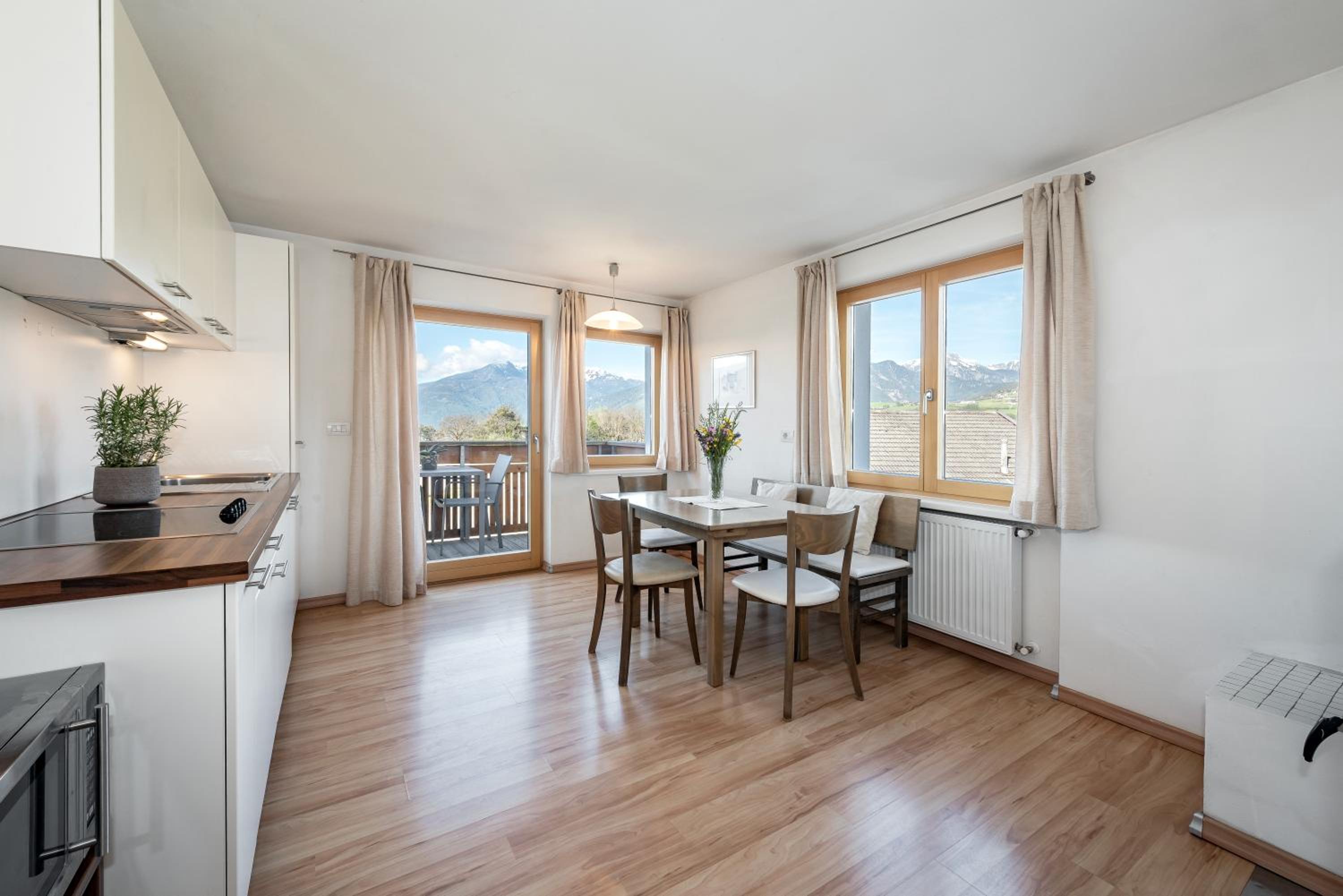 One-Bedroom Apartment with Balcony photo 2