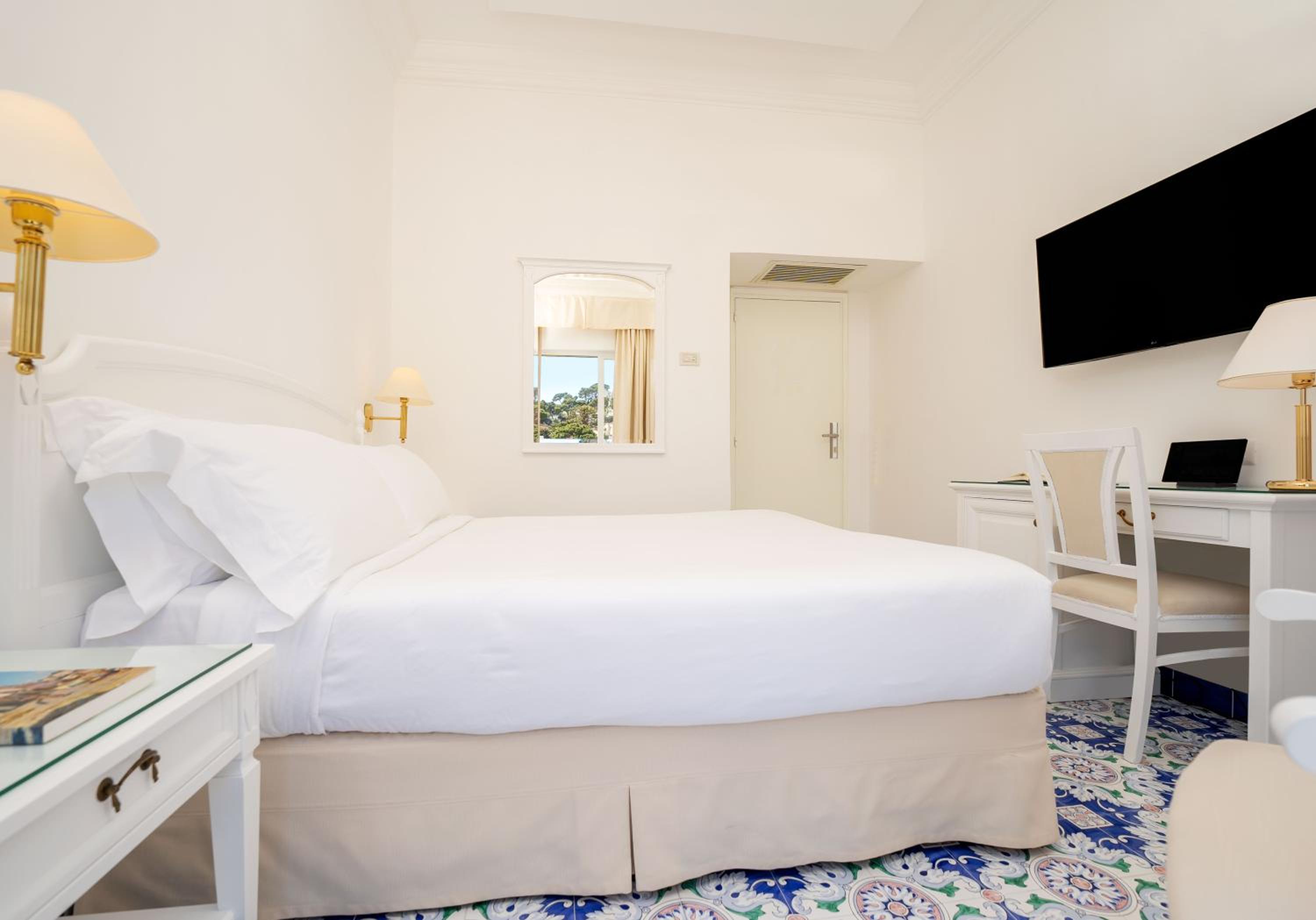 Classic Double or Twin Room - Photo 4