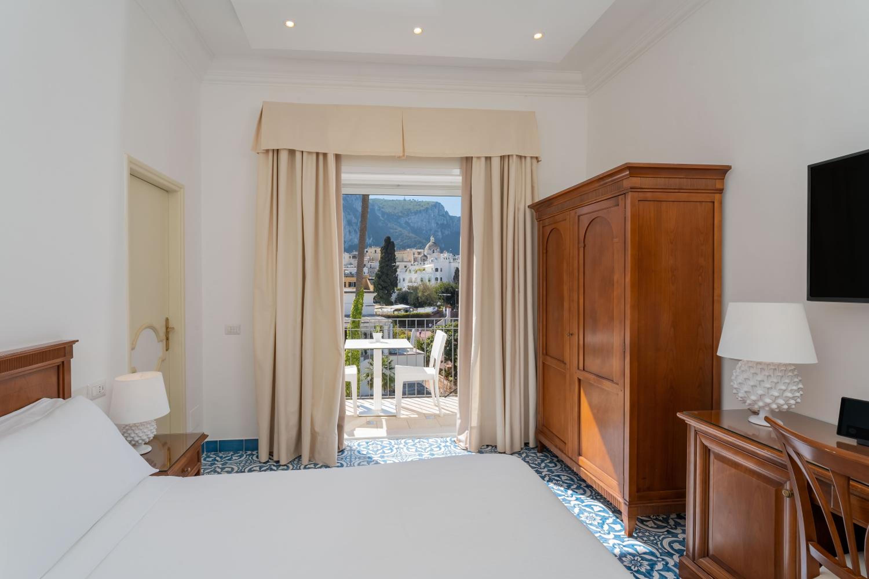 Double or Twin Room with Balcony and Garden View thumbnail 6