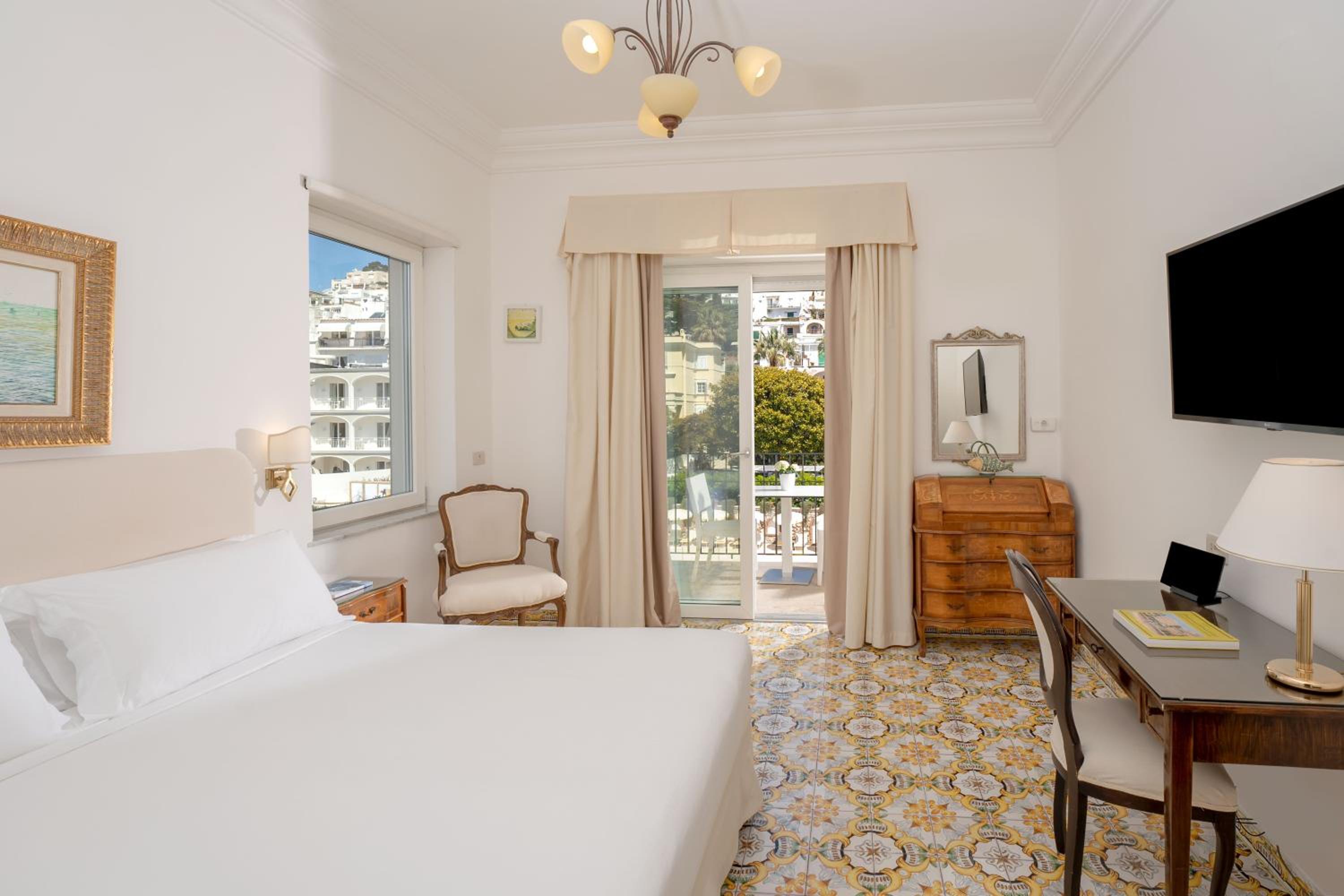 Double or Twin Room with Balcony and Garden View